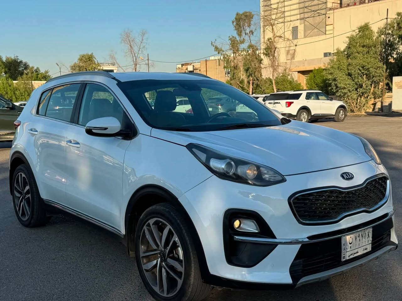 السلام عليكم
كيا سبورتج 2021 خليجي
فول مواصفات:
.تحكم ستيرن
.مري شفط
.DRIVE MODE
.مثيت سرعة
.حساسات امامي
.حساسات خلفية
.شاشة اندرويد
.تحكم عدسة الايت
.قطعتين تبريد
.كشنات جلد+مخمل
.كشنات كهرباء 
.داخل لون بيجي
.رقم بغداد باسمي
.رادار امامي
.تنبيه عند الاصطدام
.السيارة استخدام شخصي مابيهة اي نقص
.بيهة فقط بارد بسيط بالبنيد وبيهة بارد بالباب الامامي عكس السايق فقط
العنوان:بغداد العامرية
***********
