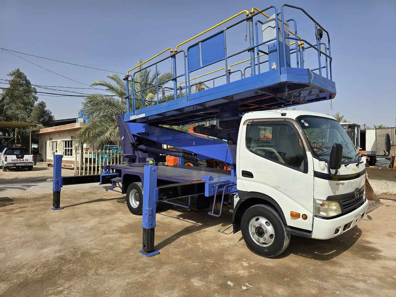 يتوفر داخل معرض الشمري 
دخول جديد للعراق 🇮🇶
استيراد اليابان مباشر 🇯🇵🉐️
هينو باسكت  سلة كبيره دواره +محجر امان 
 محرك 4 سلندر  سوبر بم ونوزل
نوع تادانو 15 متر 
موديل 2011.شهر 7  اصل ابو الشاشه
 فول سيفتي  تحكم فول فوك وجوه
ميكانيك هايدروليك +كهرباء 
كلشي شغال حتى التبريد 
فول نظافه جديده السياره جدا 
العنوان النجف الاشرف مدينة المعارض الجديده 
*********** ***********
