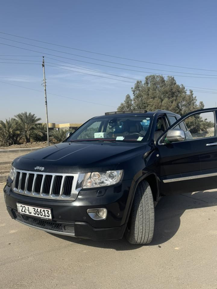 السلام عليكم 
جيب كراند شيروكي -خليجي-لمتدد
فول مواصفات
فتحه 
ستيرن هيتر
كشنانً تدفئه  امامي -خلفي
حساس امامي خلفي 
جنطه كهربائيه
شاشه كبيره خلفيه 
كشنات جلد 
كامره خلفيه 
سته سلندر 3600
بدون حادث -فقط صبغ بنيد مامفتوح 
الك فحص وين م تريد 
الاستفسار ***********
