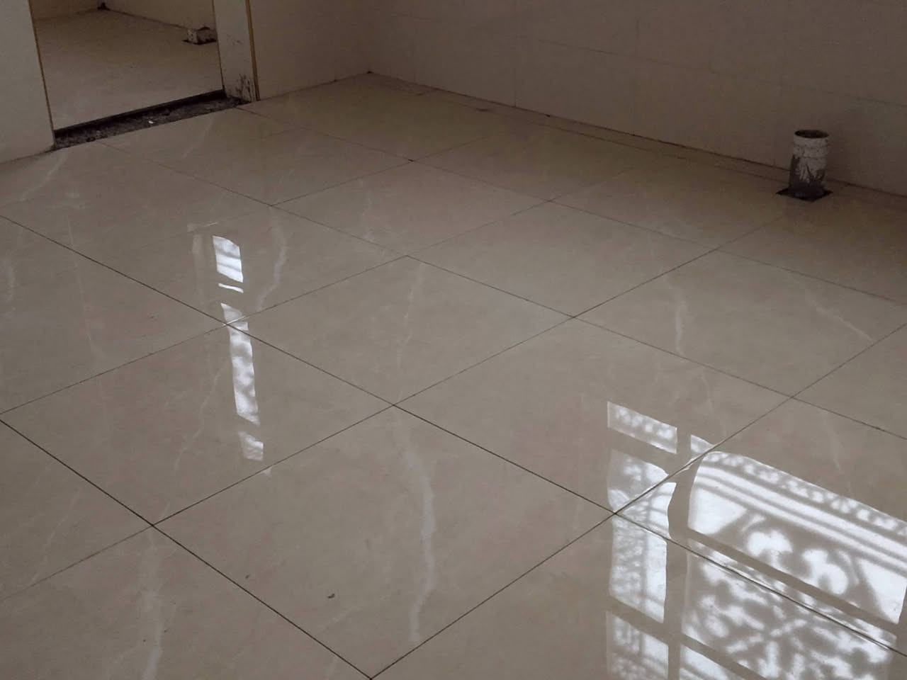 خلفه متفرغ حاليا
عمل ارضيات فقط ....كاشي بورسلين ...حامضي ...كرانيت 
الاتصال ***********
