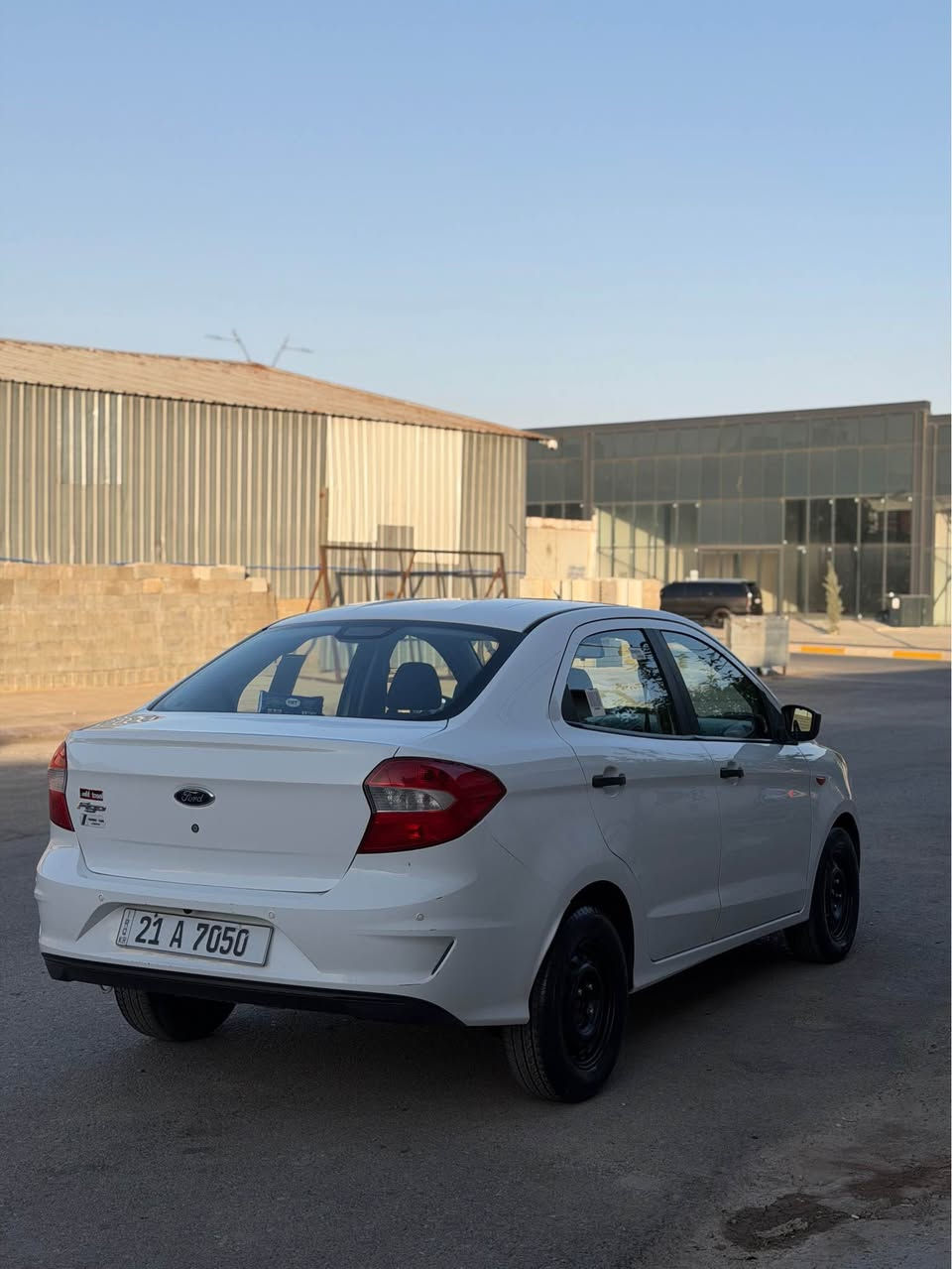 سلاوى خواتان ليبيت 
FORD FIGO 2019
فورد فيگو ٢٠١٩
٢ جا م كاره با 
سيسته مى ABC
بلاجكتور 
٣ بستون
١٥٠,٠٠٠ كم روشتوه 
بى مه سره ف
ده عامى بو ده عامى به شرت 
سه ياره كه بى بوياخه ده عاميه كانيشى بوياخى نيه 
ته نها ٣ ته عديلى بجوكى هه يه شايه نى باس نيه 
گير و مه كينه به شرت نه كراوه ته وه 
گيرى به شرت نه كراوه چركه ى نيه 
ناونيشان سليمانى 
*********** 
نرخى: ٧٨$ گه لا كه ميك مه جال السليمانية, العراق
