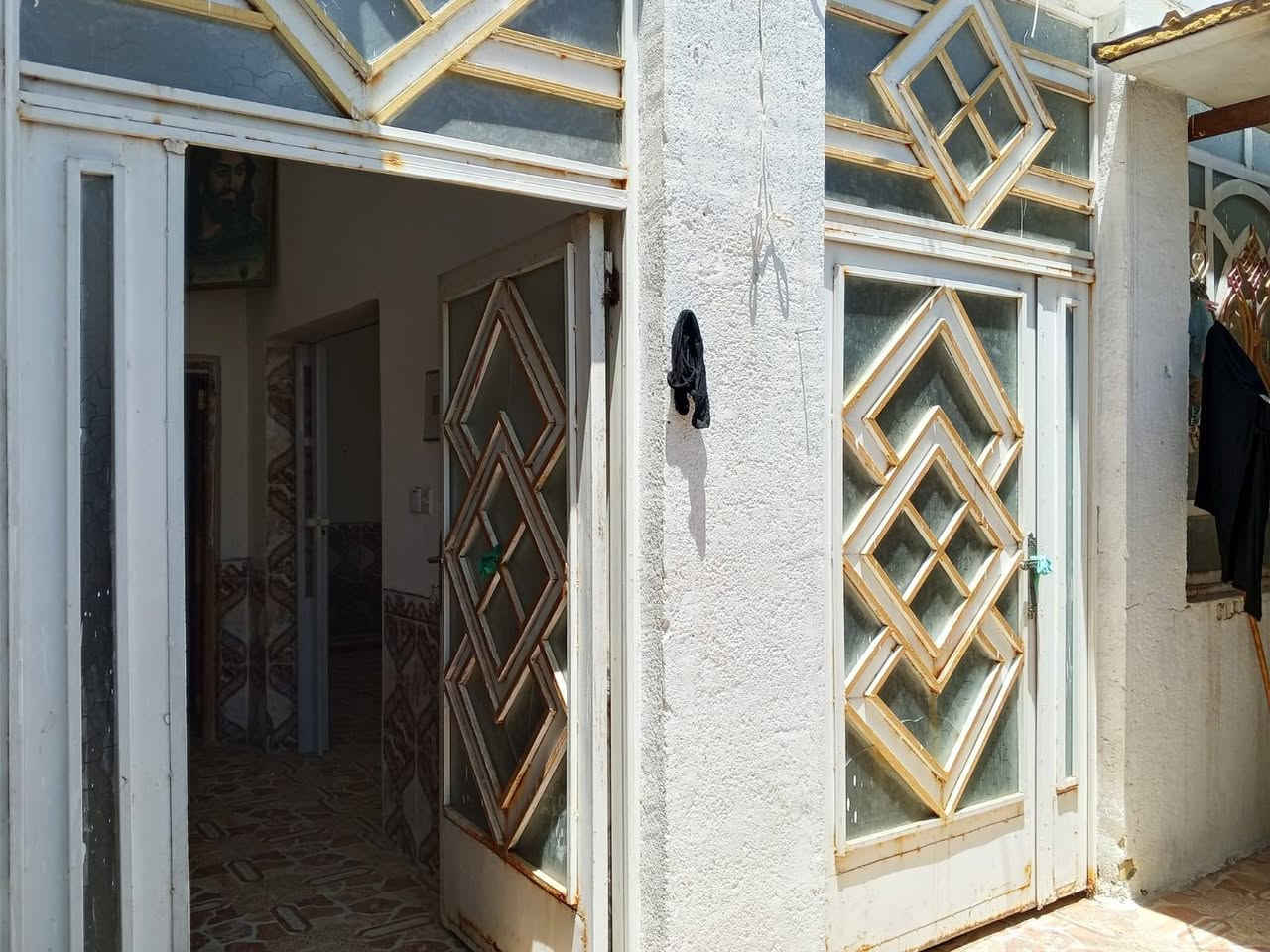 بيت للبيع على طريق الدوايه بيت نظيف جاهز لسكن بيت طابوق بناء جديد
مساحته 100م
استقبال    8×4
غرفة النوم  5×4
الصاله       5×4
المطبخ     2×2
المنور      2×1

السعر 30 مليون


**إذا كنت صاحب هذا الإعلان وتريد حذفه لأي سبب، رجاءا أرسل رسالة إلى الدعم الفني**