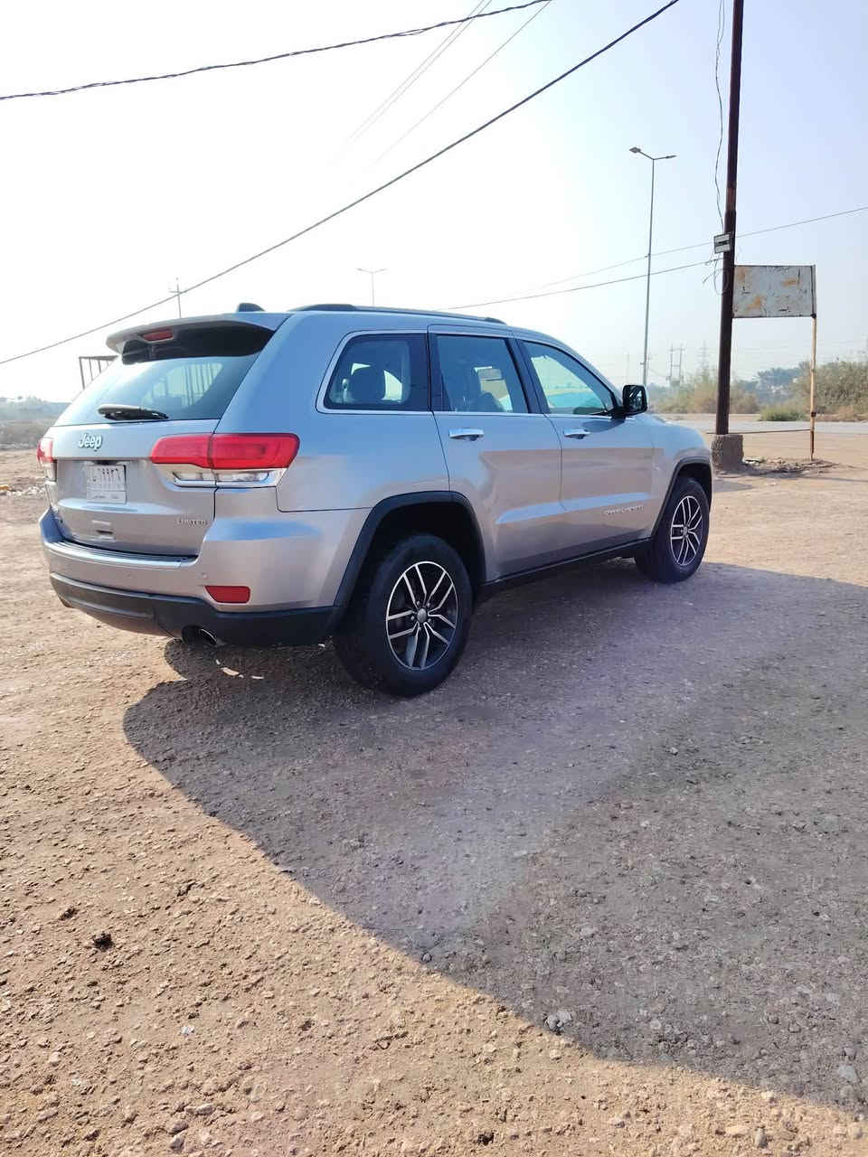 السلام عليكم اعيد النشر بسبب الوعد الكاذبه
جيب لاريدو موديل 15 وارد امريكي السياره ماشيه. 175km

حداديه اماميه قبل شهرين مسويه 

بسمي السياره  ضربته موضح بل صور جاملغ امامي وخلفي 

فانصبغت توحيد لون صفحه كلها 

السونار مرفق بل منشور

كير مكينه تبريد خير من الله  

تشتغل عل بانزين عادي بدون محسن 

السعر: 168وبيه مجال قليل وكلشي 

مكان السياره السماوه  ***********
