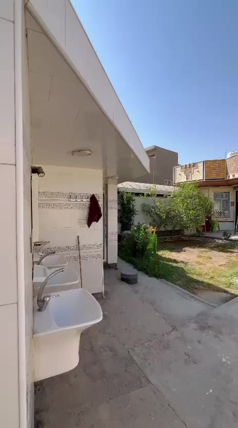 السلام عليكم يوجد بيت للبيت قريه فزع قريب على شارع الرئيسي مساحة البيت 468م جنس العقار طابو صرف محافظه بابل قرب كليه العلوم للاستفسار على العقار الاتصال فقط على الرقم ***********
