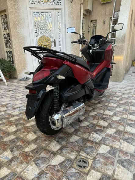 اللهم صل على محمد وآل محمد
السلام عليكم اخوان
عندي دراجه فاز هونداي، مثل ما موضح بالصور.
الدراجه كلش نظيفة ومرتبة، سعة المحرك 300، لون ماروني مميز.
ما بيها أي نقص، دراجه اعتمادية وجاهزة 
للستفسار الاتصال على هذا رقم
***********
