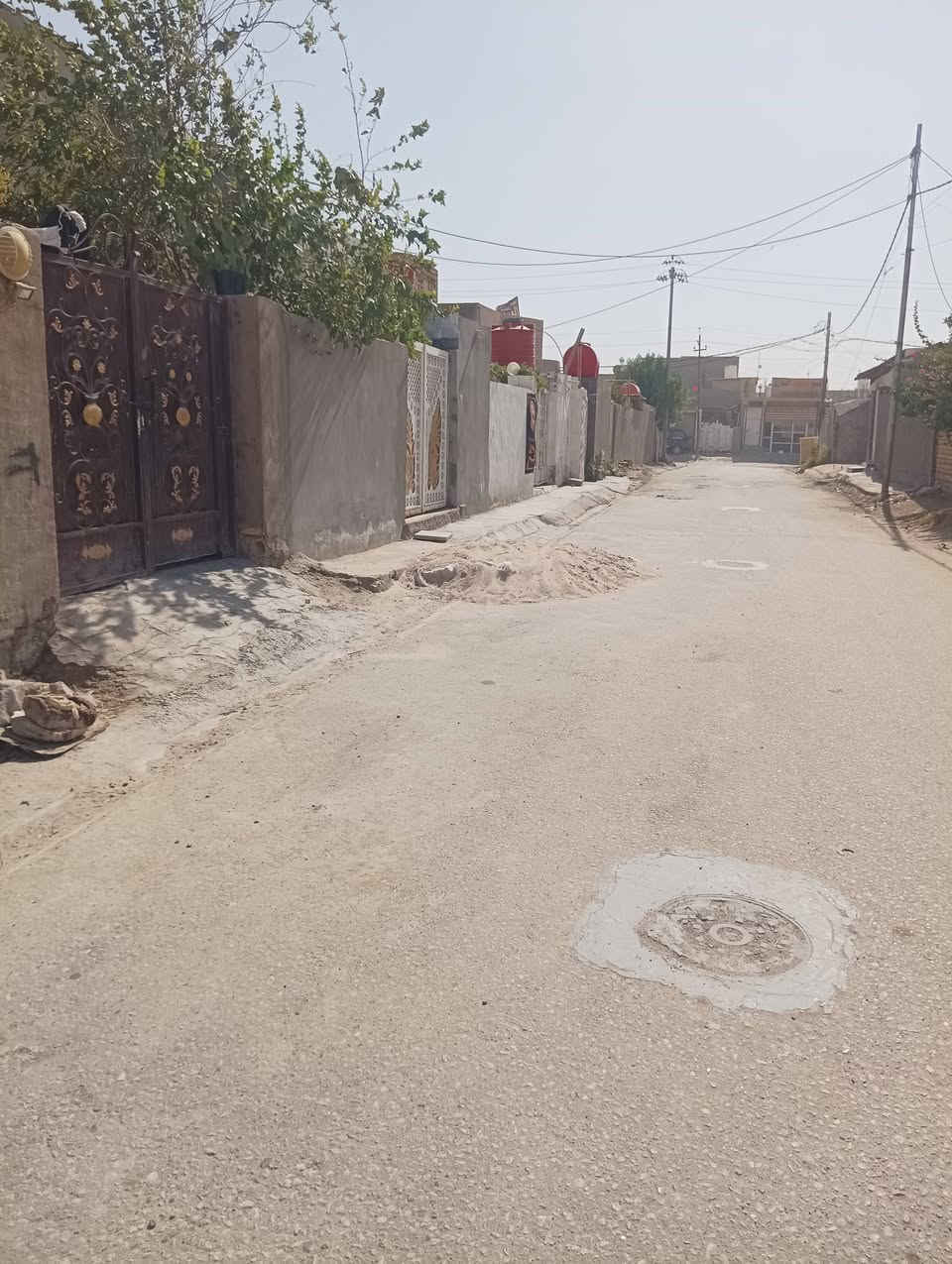 سلام عليكم بيت لبيع مساحه 170 حي الزهراء ستقبال ومطبخ وصاله وغرفت نوم مجمع صحيات داخليه وخارجيه بناء طابوك وسقف صب كونكريت بناء جديد رقم ***********
