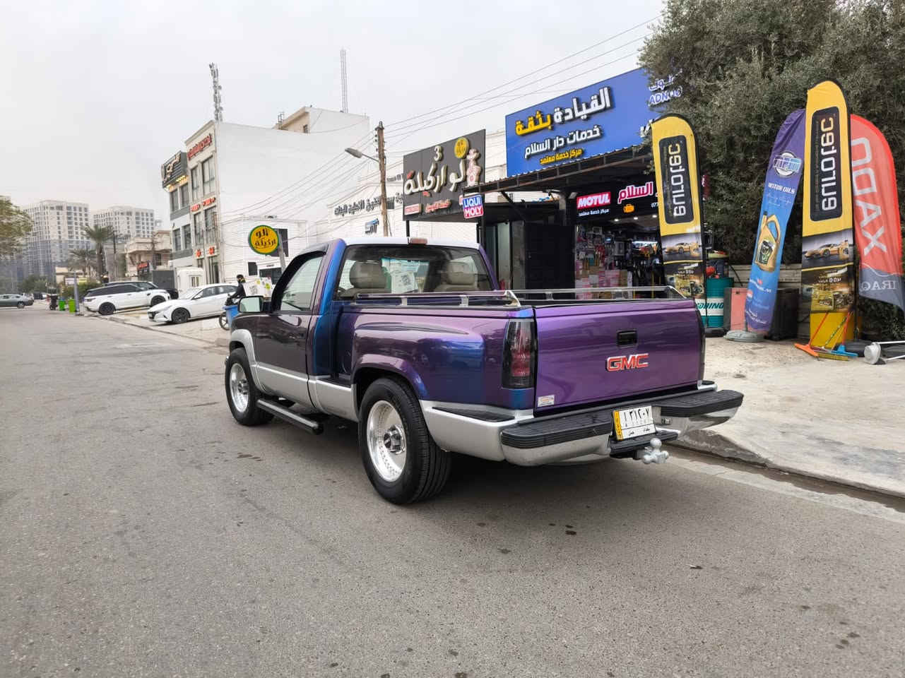 GMC  كلاسك للبيع او مراوس

موديل 1993

السيارة معمرة ومجهزة بالكامل دشبول والداخل 

 كله نفخ  

مكينة بلادية 

الكير فور ويل 

تخم تاير جديد 

[#مكينة](https://web.facebook.com/hashtag/%D9%85%D9%83%D9%8A%D9%86%D8%A9?__cft__[0]=AZa9RmsDTI_pOLYMB44peJsjzSv-mQ_DyS7MsMUDnIsJAtg4ptnBLiYY8C5id7Hx3bwJVAtKQ7f4Izx9e-Q7oTULDYKkBk7H1VJbbp1BGJgyP_vbVwB6Mgyq6ZbiRaTwy-BF3ecYMDu1JhAAmnKjc-5R&__tn__=*NK-R) 350 

[#كير](https://web.facebook.com/hashtag/%D9%83%D9%8A%D8%B1?__cft__[0]=AZa9RmsDTI_pOLYMB44peJsjzSv-mQ_DyS7MsMUDnIsJAtg4ptnBLiYY8C5id7Hx3bwJVAtKQ7f4Izx9e-Q7oTULDYKkBk7H1VJbbp1BGJgyP_vbVwB6Mgyq6ZbiRaTwy-BF3ecYMDu1JhAAmnKjc-5R&__tn__=*NK-R) 700 

 السيارة جاهزة من كل النواحي والتبريد ثلج

السيارة عليها نصبة تجنن والعين بالشارع بس عليها 

للاستفسار التواصل على

***********

***********
