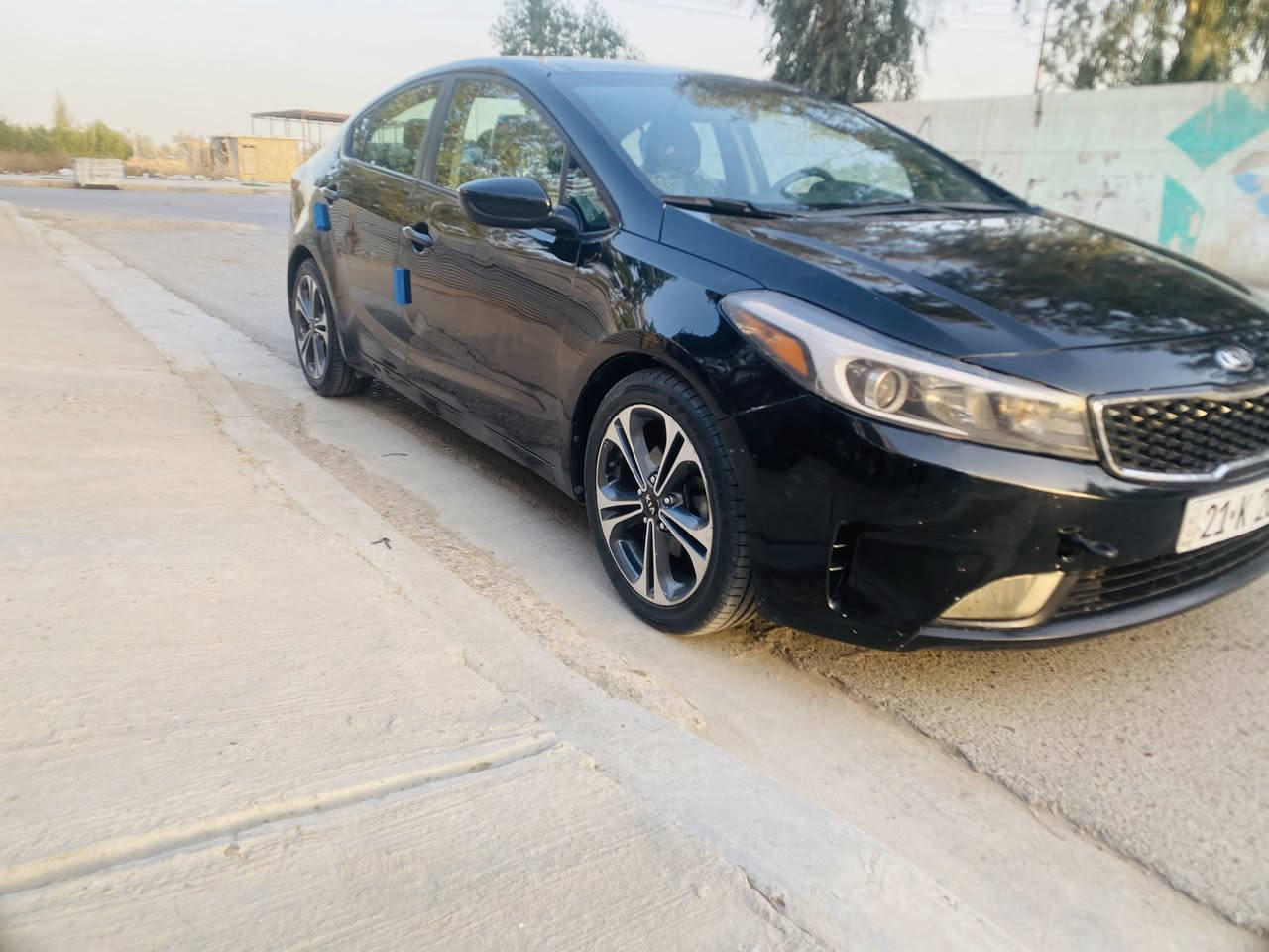 للبيع او مراوس كيا فورتي 2017حادث بنيد فقط بدون اي دواخل بدون ايرباك وبيها الداير مال هلال خلفي صبغ ربع منه
والباقي مكفول ناشر سونار سياره وضع شركه 
تراي زيرو ماشيه 70
كير ومحرك وتبريد وصدر وتخم تاير كله كفاله
سياره مال جناي حيل جديده 
اي نقص مابيها 
تحويل تريد تريد وكاله حاضر 
بسم ابن خالي سياره تحويل مباشر
مكان سياره بغداد اليوسفيه
السعر 117وبيها مجال
***********
