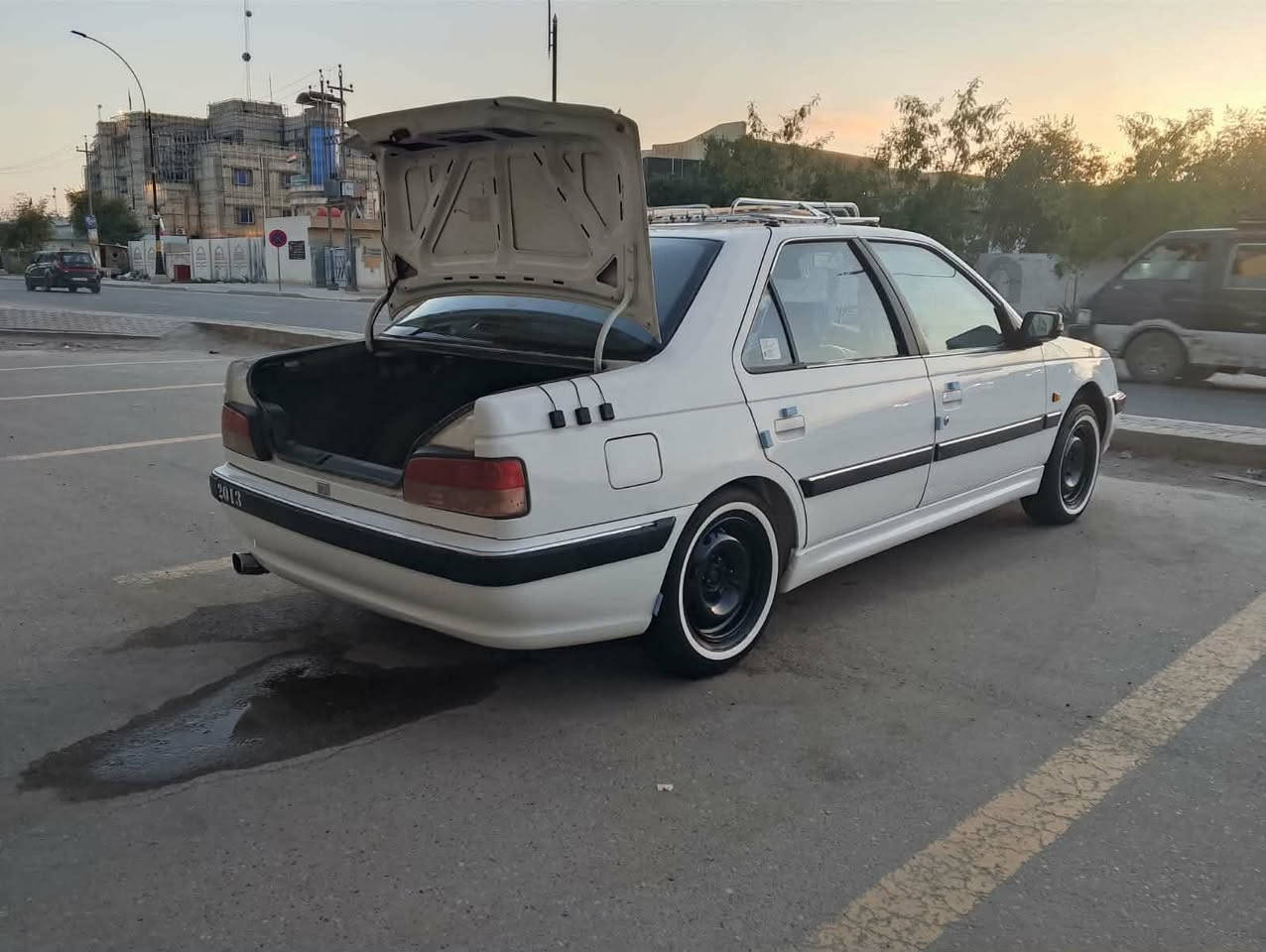 يا الله للبيع بيجو باص موديل 13 رقم بابل انجليزي مميز تبريد شغال حداديه جديده تخم تاير جديد كهربائيات كلها شغاله جاهزه من كل شيء بالعافيه اللي يشتريه العنوان في بالحله الرقم ***********
