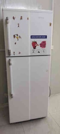 ثلاجه للبيع جديدة ممستخدمه هواي يشهد الله نضيفه ما عدة بيها رصعات قليل...