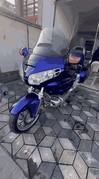 كولدن ونك حجم المحرك 1800
مديل 2002
وارد أمريكي دخول جديد بدون 
حادث مكفوله كفاله عامه 
مكينه كير بك جكات اي نقص ما بيهه ماشيه 181
عنواني بغداد شارع فلسطين ***********
