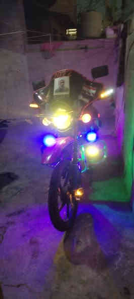 السلام عليكم دراجه دايوان جبلي موديل 19للبيع دراجه نظيفه خير من الله واوراق كامله اتروح گبل اتحول كامله من كهربائيات وزوج تايرات وجديده والله وهذه رقمي ***********عل الفيس مامتواجد
