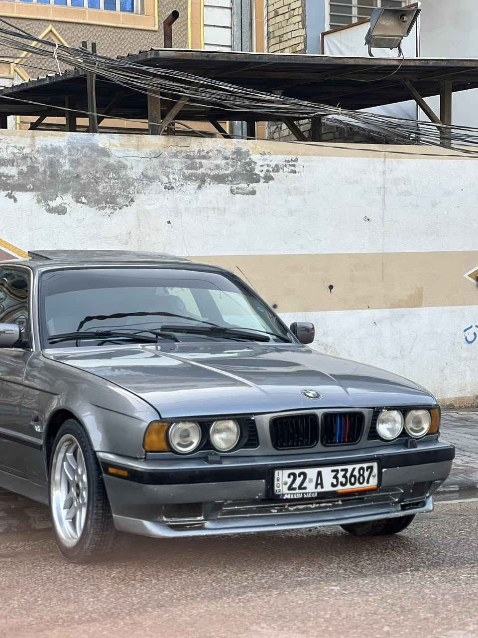 سلام عليكم بي ام مديل 90 حجم 525 محرك مسكر عدله كير عادي  رقم شمالي  سنويه لل30 سياره مكفوله من الضربه مصبوغهه عام للجماليه عليها تعديل بالكامل M ويا تو سايز M عليها كزوز رياضي
مكاني النجف 
للاستفسار ***********
