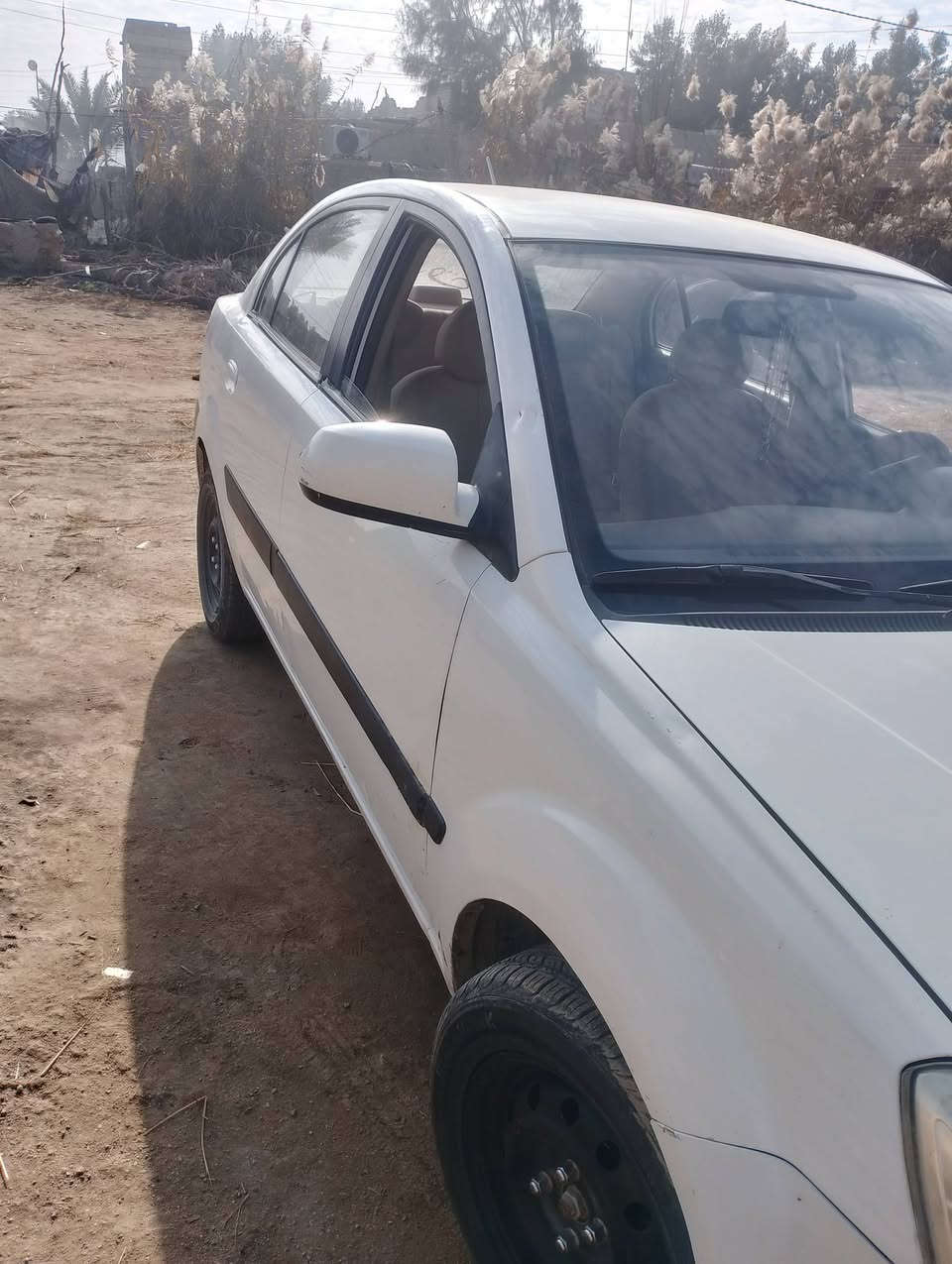 كيا ريو موديل 9 بيها جاملغ امامي وربع من البنيد محرك 1600  قبل شهر هو والكير شادهن سياره فول السنويه بأسمي السعر 83 
***********
