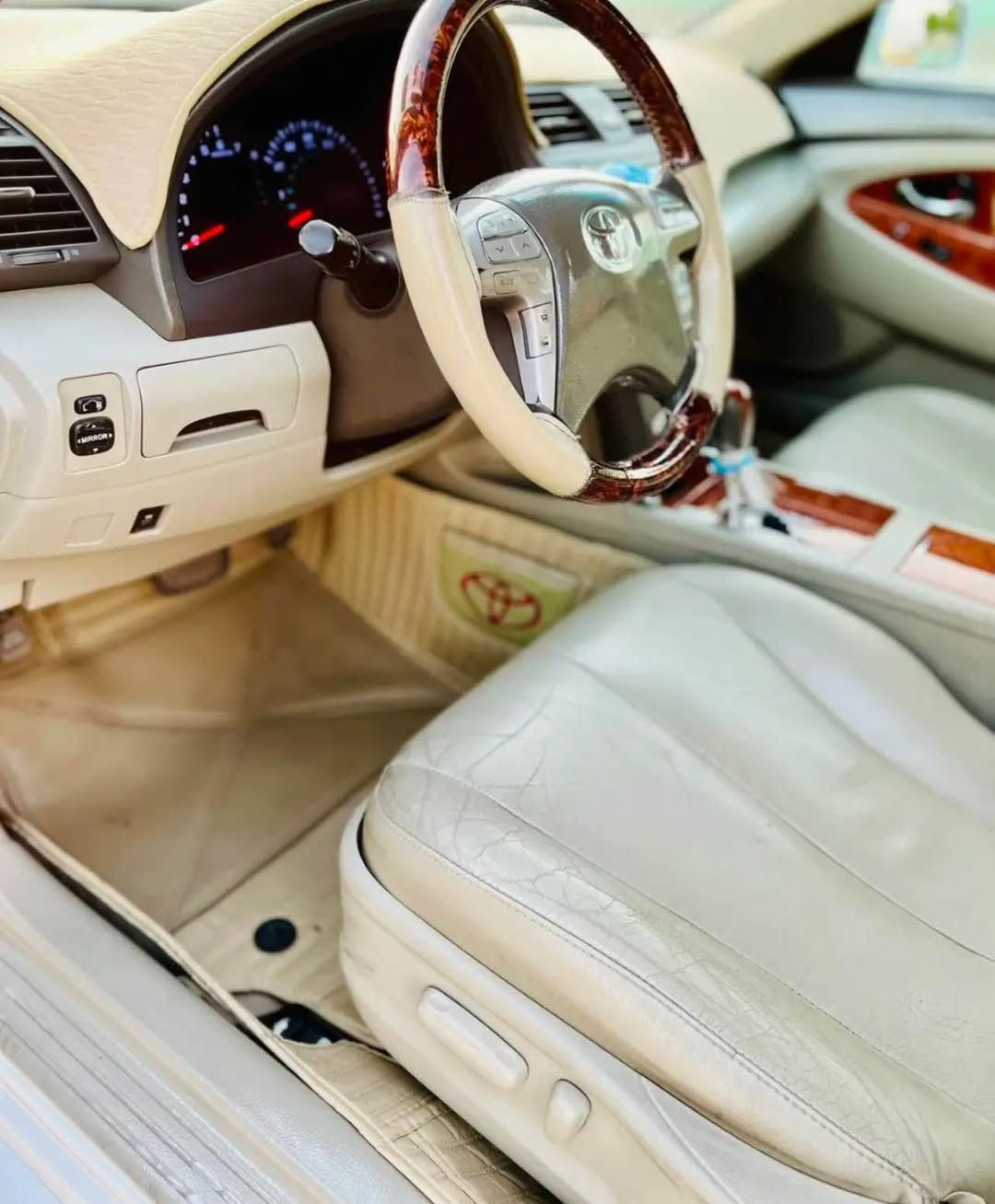 كاميري (2008)فول فول مواسفات(xle) (V6(كير مكينة افلون كندي(سلايت،بصمة ،كاميرة ،كشون جلد +هيتر ،تبريد مركزي ،بردةى دواوة بلادة ،

كير و مكينة بة شةرت بي عيب

(ضربة)
جوار بارجة بي ناو كرتن 
1-بونيد 
2-دوو جامرغ بيشوة 
3-جامرلغ دواي سكن 
جوار تاية لوكي لة زيرة 
سيارة بةناو خومانة شرت تحويل +غرامة (بطاقة بنزيني

***********///*********** كركوك, العراق
