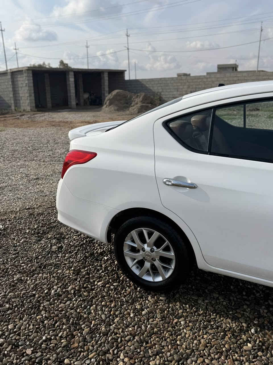 نيسان صني 2023 مكانين بارد بسيطات ماشيه 82 كم فول مواصفات السعر126$
مكان السياره كركوك الحويجه 
***********
