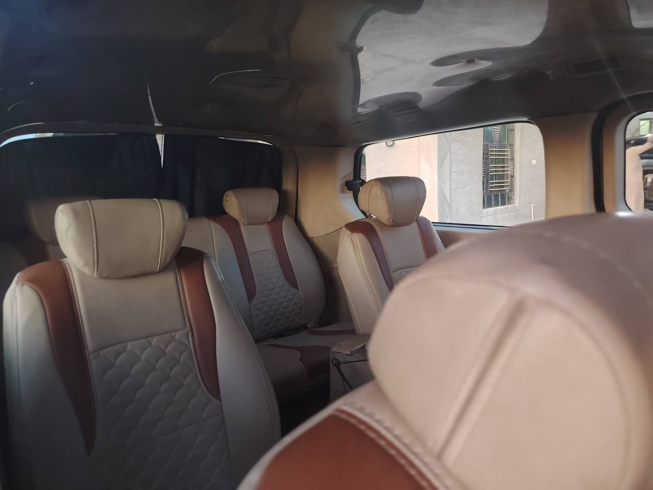 سلام عليكم استاركس مفتوح  موديل ٢٠٠٩ سلفر رقم بغداد كفاله من صبق وضربه عدا طخه بلباب مال جنطه عل بارد وبيه شخوط خفيفه تبريد ثلج ثلج تخم تاير صدر جديد دوشمه جديده كير كفاله مال ٢٠ شاده محرك بي بخار وما بيه تنقيص   للاتصال عل رقم ***********
