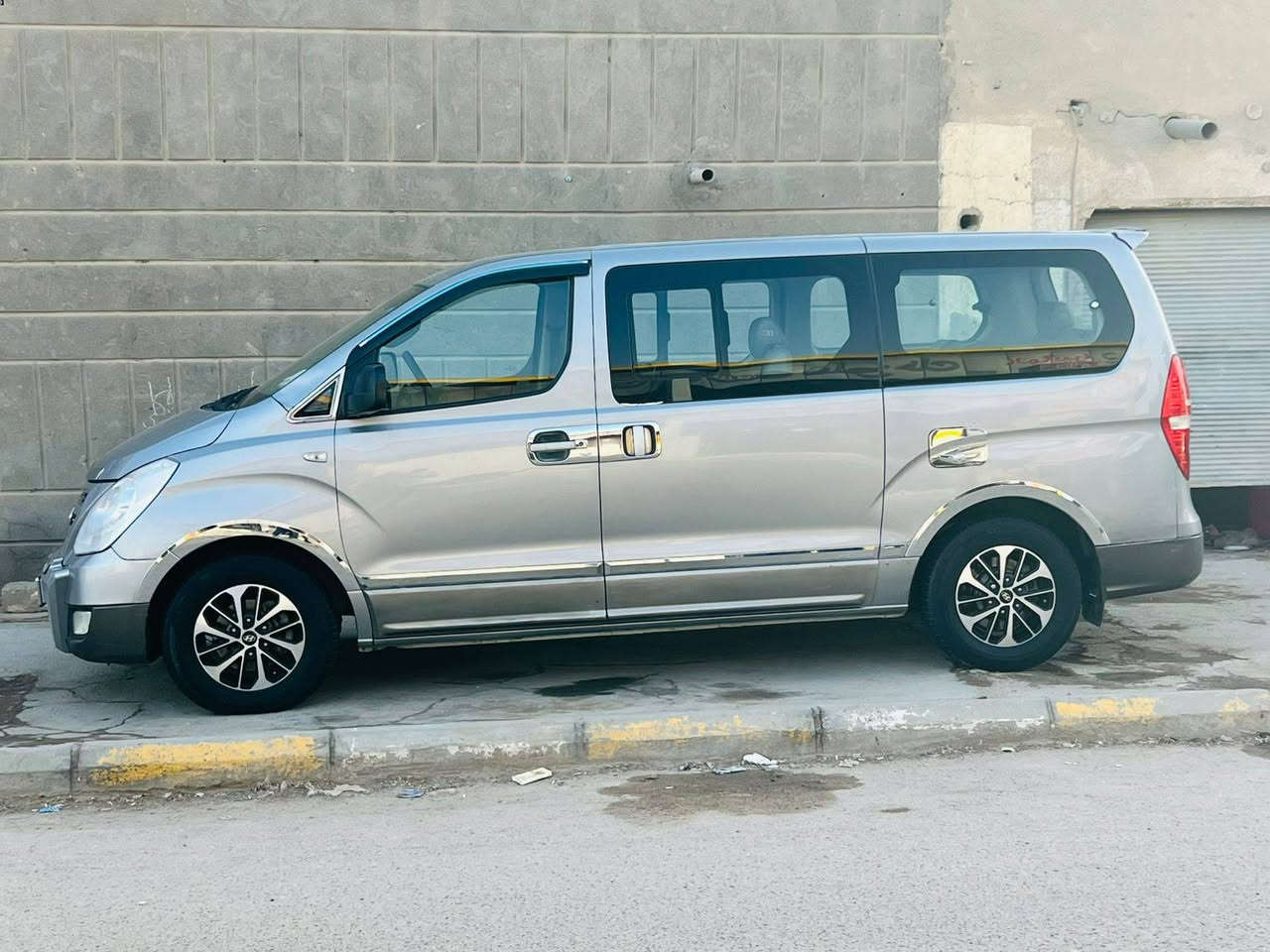 سلام عليكم ستاركس للبيع موديل 2015 مكفوله كفاله عامه فول مواصفات محوره سبلاين 9 قبق اسود جديده
تبريد حداد تخم تاير ويل بي اي بي رقم بصره نكليزي 
مكان ناصريه مركز     خوان انه مكلف بل نشر  رقم صاحب السياره ***********    ***********
