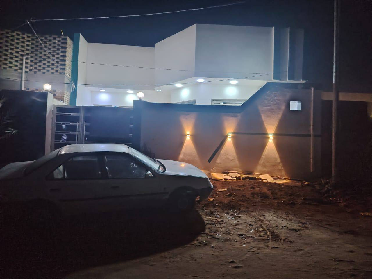 سلام عليكم ورحمه الله وبركاته دار للبيع في حي النداء المساحه 200 متر على ساحه عدد الغرف 3 بناء2025 مال بلديه حر ساحبين عليه قرض صندوق الاسكان السعر الكلي مع القرض 170 سعر النقدي 120 الاستفسار الاكثر اتصل على الرقم  ***********
