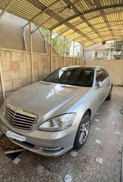 من رخصه الادمن 

سلام عليكم 
مارسدس S 350 موديل 11
باب طويل
محرك 6 
رقم بغداد بسمي
السياره بيها ٣ قطع كلير بدون معجون فقط كلير 
السياره جاهزه مابيها اي نقص 
سعرها 235 
مكانها بغداد 
***********
0770 581 0808

