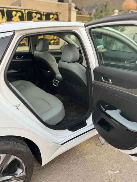 السلام عليكم 
K5 2023
مواصفات ex فول للاخير 
رقم بغداد تحويل ثاني يوم
حادث بس بنيد امبدل 
ماشيه 7000m 
200$ وبيهه مجال
***********
