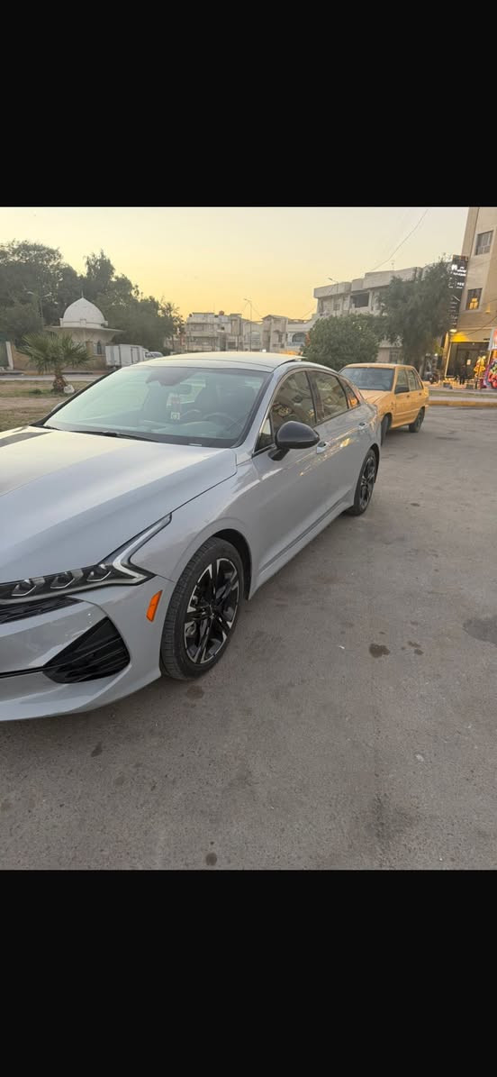 سلام عليكم كي فايف k5
موصفات جتي لاين 
فول على الاخير  موصفات بنوراما 
موديل 2022
1_الون  سمنتي 
2بصمه 
3 ماشيه50mi
4 داخل احمر 
5 كشنات هيترات
6 بصمه
5مثبت سرعه
6نضام ABS
7مانع انزلاق
8حساس  اطارات 
9بك لايت لد
10شاشه كبيره لمس
11كامره دواره
12كشافات اماميه 
13شاشه عطال 
14ويا كروم 
15ردار جانبيه 
16مراقبه نقطه العمياء 
17ردار الخطوط البيضاء  ردار امامي وخلفي وجوانب السياره 
18شاير  با المري 
19كشنات جلد احمر
20مقعد ساق كهرباء 
21الايت ثلاث عدسات +ليد 
22نضام قياده خمس وضعيات 
23 توقف ذاتي
24بلوتوث +usb+auX
25 تحكم ستيرن مع تدفئه بالستيرن 
26كير اوتو +عادي 
27الخريطه 📍
28صندوق كهربائي
 29 زنود + ليد 
30نوتو هولد
31التشغيل عن بعد 
‏AUTOHOLD   32
33تصميم خارجي رياضي 
34نضام المحلاحه
35مصابيح الخلفيه LED
36مصابيح ضباب LED
37محرك تيربو 1600

تشغيل عن بعد قيادة ذاتيه اربع قيادات بيها 
صور الحادث مرفقه مع الصور
رقمي 0775253242
مكاني بغداد الاعضميه
السعر168
 وبيها مجال لشراي 
رقم معوقين بغداد /وكاله عامه بأسم المشتري


**إذا كنت صاحب هذا الإعلان وتريد حذفه لأي سبب، رجاءا أرسل رسالة إلى الدعم الفني**