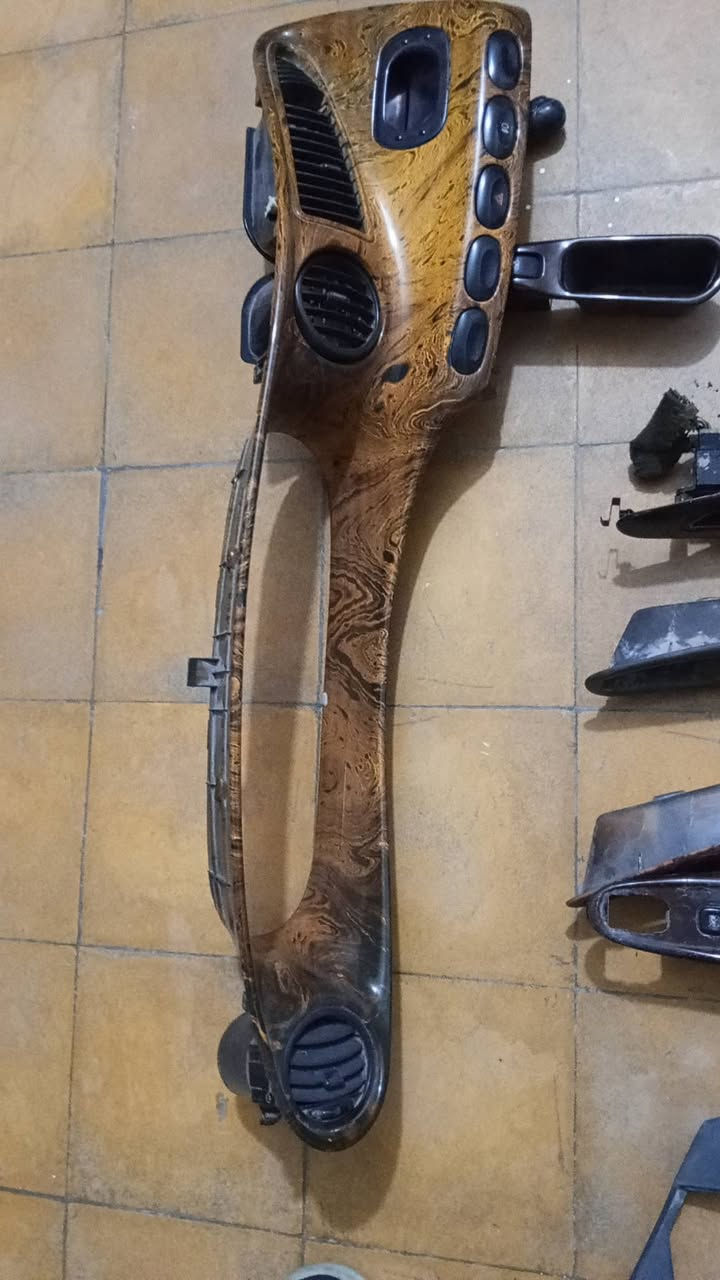 سلام عليكم أدوات دايو ليكنزا للبيع للستفسار ***********
