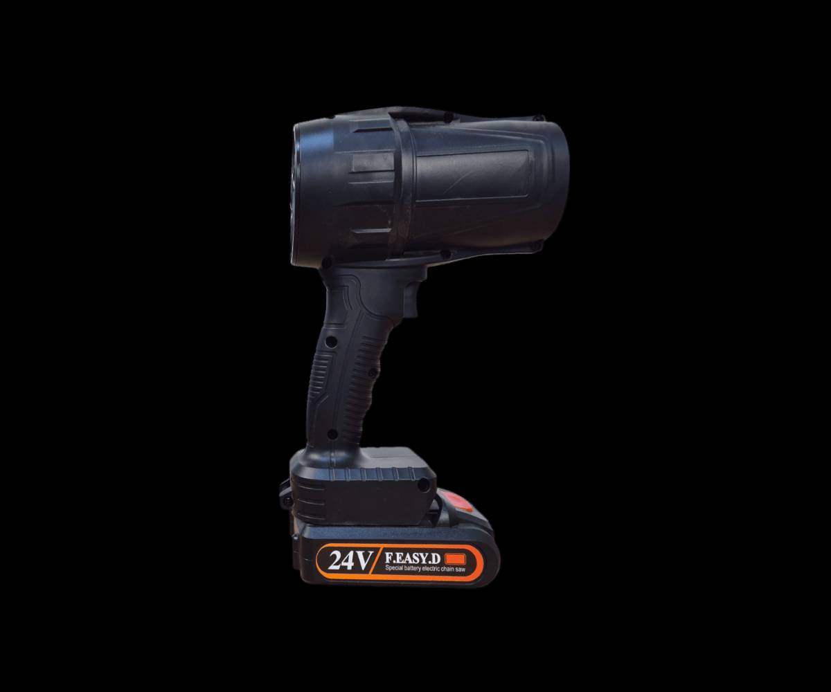 بالة منفاخ (بلور) شحن

الاستخدامات:

إزالة الغبار من المعدات والأماكن الصناعية.

تنظيف أوراق الأشجار المتساقطة من الحديقة أو الفناء.

تنظيف أركان وأرضيات المنزل والزوايا التي يصعب الوصول إليها.

إزالة الأوساخ والرمال من السيارة أو المدخل الخارجي.

المميزات:

قوة دفع هواء عالية بفضل المحرك النحاسي النقي عالي السرعة.

تصميم مريح بمقبض مانع للانزلاق مع زر تشغيل سهل الاستخدام.

يعمل ببطارية قوية 24V قابلة للفصل، مما يتيح استخدامًا لاسلكيًا مريحًا ومرنًا.

استخدام متعدد لأعمال النظافة الداخلية والخارجية.

محرك كهربائي متين يمنحك أداء طويل العمر.

  

محتويات الصندوق:

1 × جهاز منفاخ هواء HANDAO.

1 × بطارية ليثيوم قابلة للشحن بقوة 24V.

1 × شاحن كهربائي.

1 × علبة التغليف الأصلية.

  

ملاحظات:

مناسب للاستخدام المنزلي والمهني.

تأكد من شحن البطارية بالكامل قبل الاستخدام لأول مرة للحصول على أفضل أداء.

ابعاد غلاف المنتج:الارتفاع 24 سم  الطول 18 سم العرض 10 سم

لا يمكن استبدال او استرجاع منتجات البالة