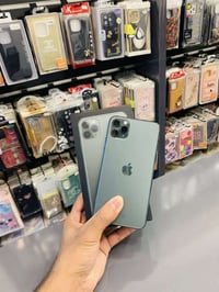 ايفون 11 ابرو ماكس ذاكره 64 بطاريه 77 جهاز مال جناي ماخذه على ايدة است...