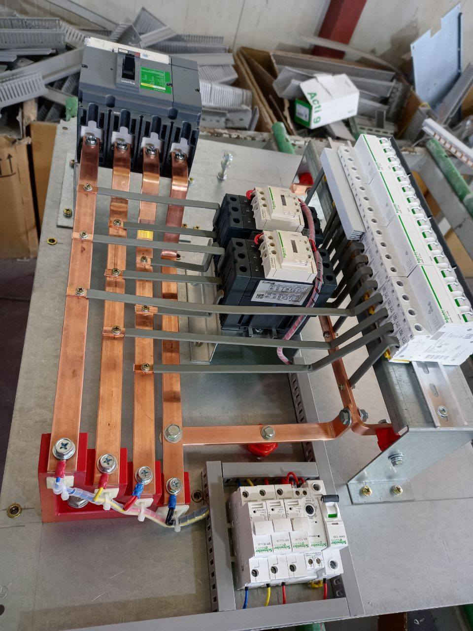 أستطيع العمل على جميع الأعمال الكهربائية
من تسليك لوحات الظغط الواطئ
 من لوحات توزيع الرئيسي و المنزلي
 ولوحات التحويل الكتروني ATS 
بكافة أنواعها (Kondecter و NW /NT و Socomec) وكذالك لوحات السيطرة المتعددة
والتي تشمل تصحيح معامل القدره 
ولوحات الأنارة Photo cell ولوحات الماطورات من star/delta و السوفت ستارتر العتيادي و دائرة الأون لاين
و الكل في حالة( Local-Remont) و الأيسي درايف  وكذالك صيانة جميع الوحات الكهربائية
العنوان /الأسكندرية /الشاخة /قرب شارع الضغط 
*********** 
*********** 
أيوب المحياوي
