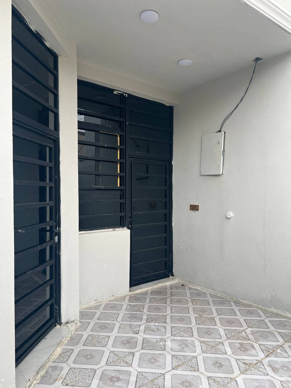 مشتمل البيع كوت حي الحكيم شارع علاء غريب مساحه 110متر اساس رفته بناه طابوك سقف صب جاهز السكن بيت جديد غير مسكون سعر ٤٥ بي مجال
ستفسار ***********
