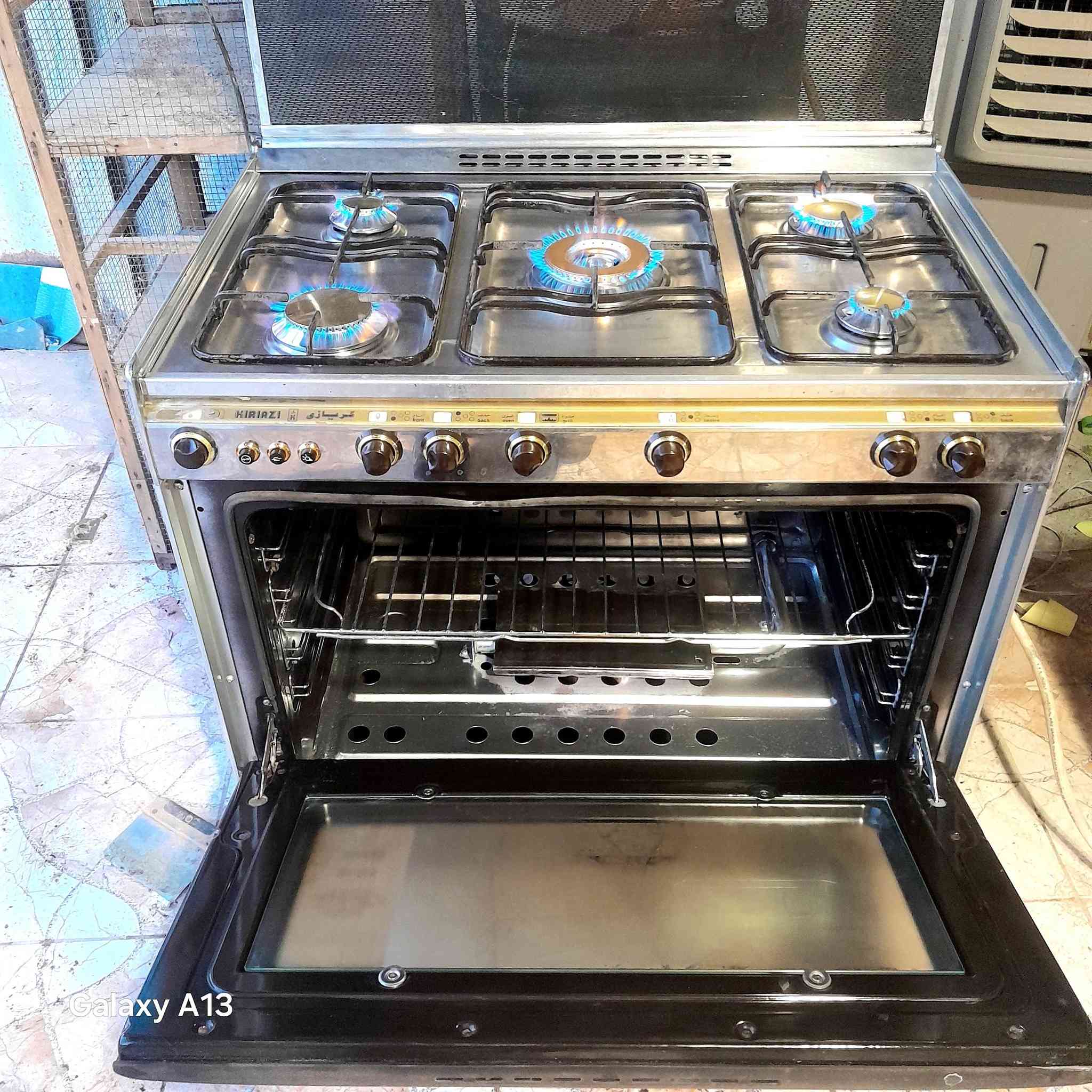 طباخ كريازي اخو الجديد باب اول استيل كوله شغال وعلى الفحص العنوان حي النداء شارع المكاتب وتساب مازنجر موجود ***********
