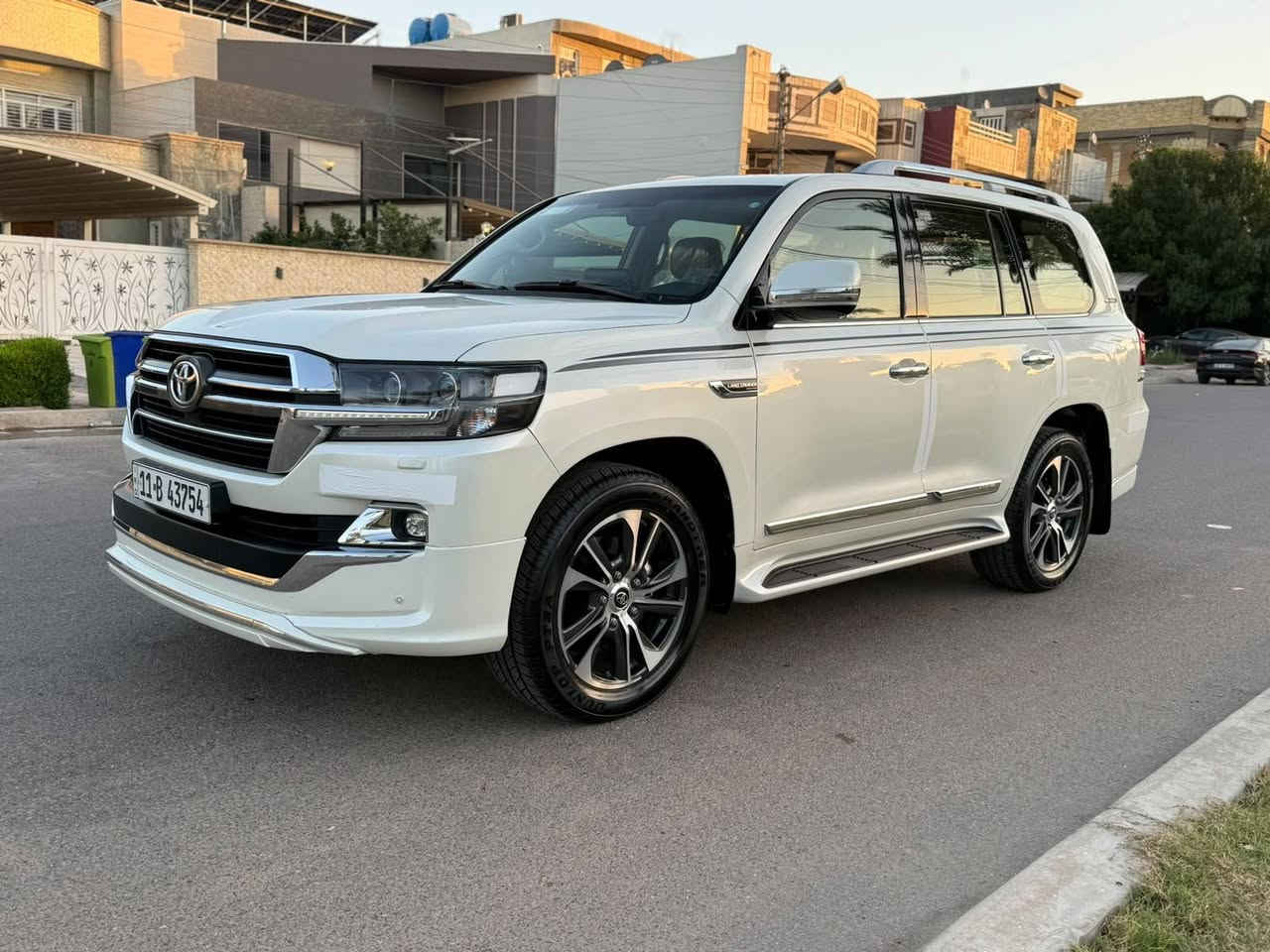 � للبيع لاندكروزر 2020 GXR 🚘
✅ ساز باب أول كراند تورنك 
✅ ماشية 48 الف كم 
✅ رقم بغداد دولي
✅ السيارة باسمي شخصيآ تحويل مباشر
✅ نظيفة وجاهزة للفحص 
📍العنوان بغداد السيديه
💰السعر / 515 ورقه 

📞 للاستفسار:***********

