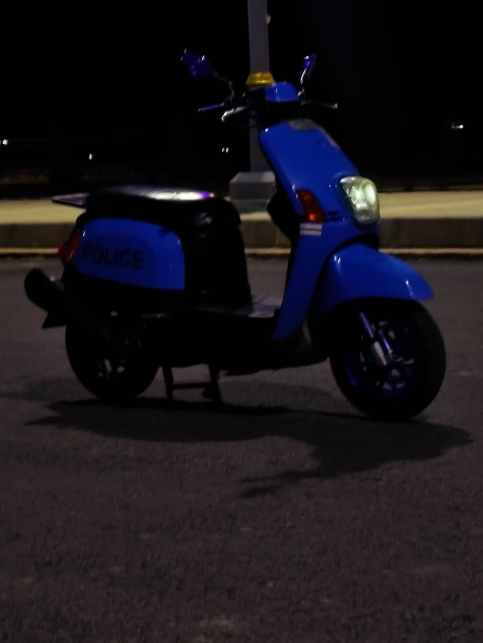 السلام عليكم ورحمه الله وبركاته للبيع ماكس بوليس مزود بوشه 55 ومزود صالنصه FM وياله رياضيه كفره نضيف كهربائيات كلها شغاله وكيچ سرعه وكيچ البانزين شغاله كله السعر طبلي عل خاص وهاذه رقمي ***********
