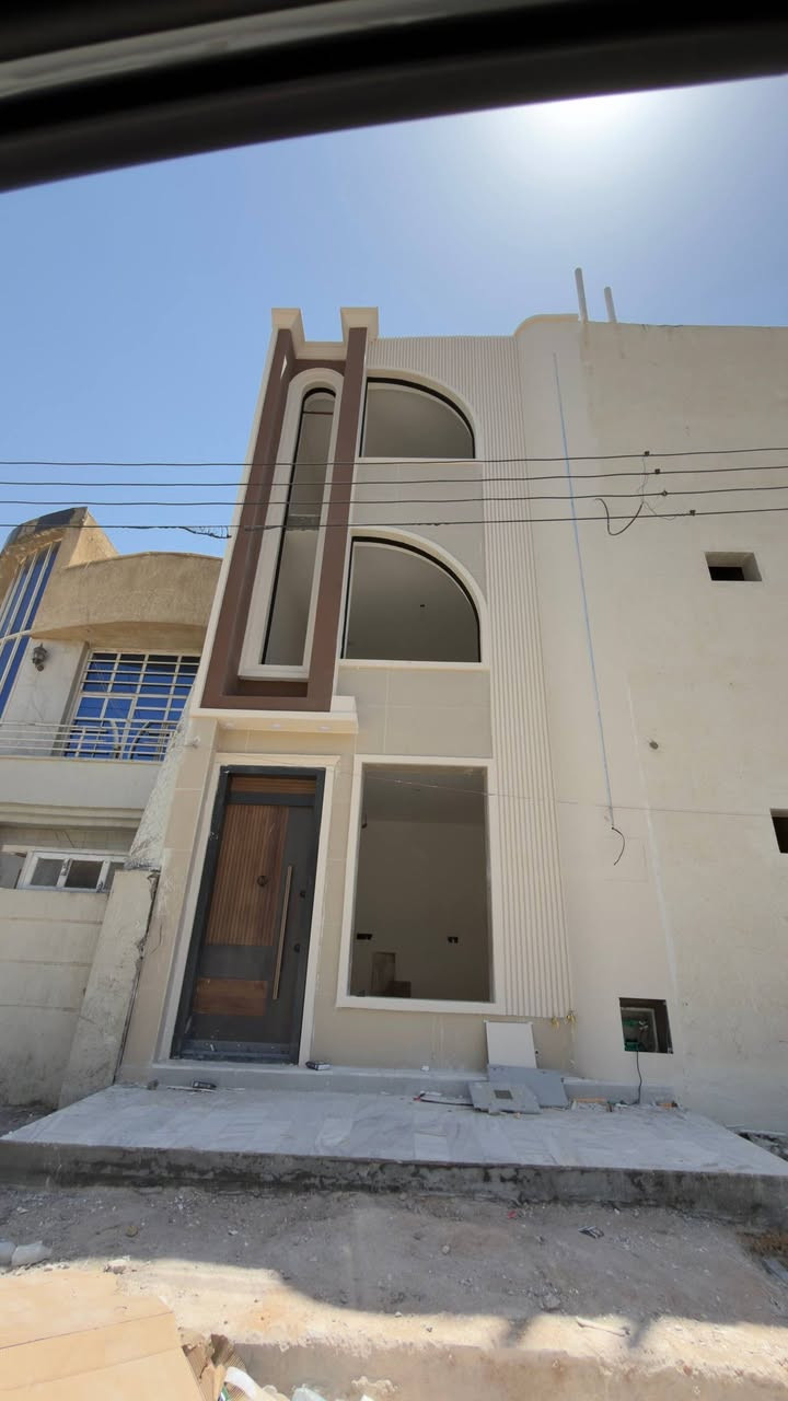 تونات للبيع العدد 2  مساحة 50 متر الضباط مجاور مجمع الرتاج السكني 📍الواجهة 6,5
يحتوي العقار على مدخلين +غرف نوم 🛌 3 صحيات العدد 2 بناء جديد 🆕 على قيد الإنشاء موقع مميز منطقه هادئه افضل مناطق حي جهاد بعد الاطباء 
تسليم مفتاح 🔐 السعر والاستفسار *********** مكتب العدل للعقار نستقبل كافة العروض العقارية 🏡☎️
