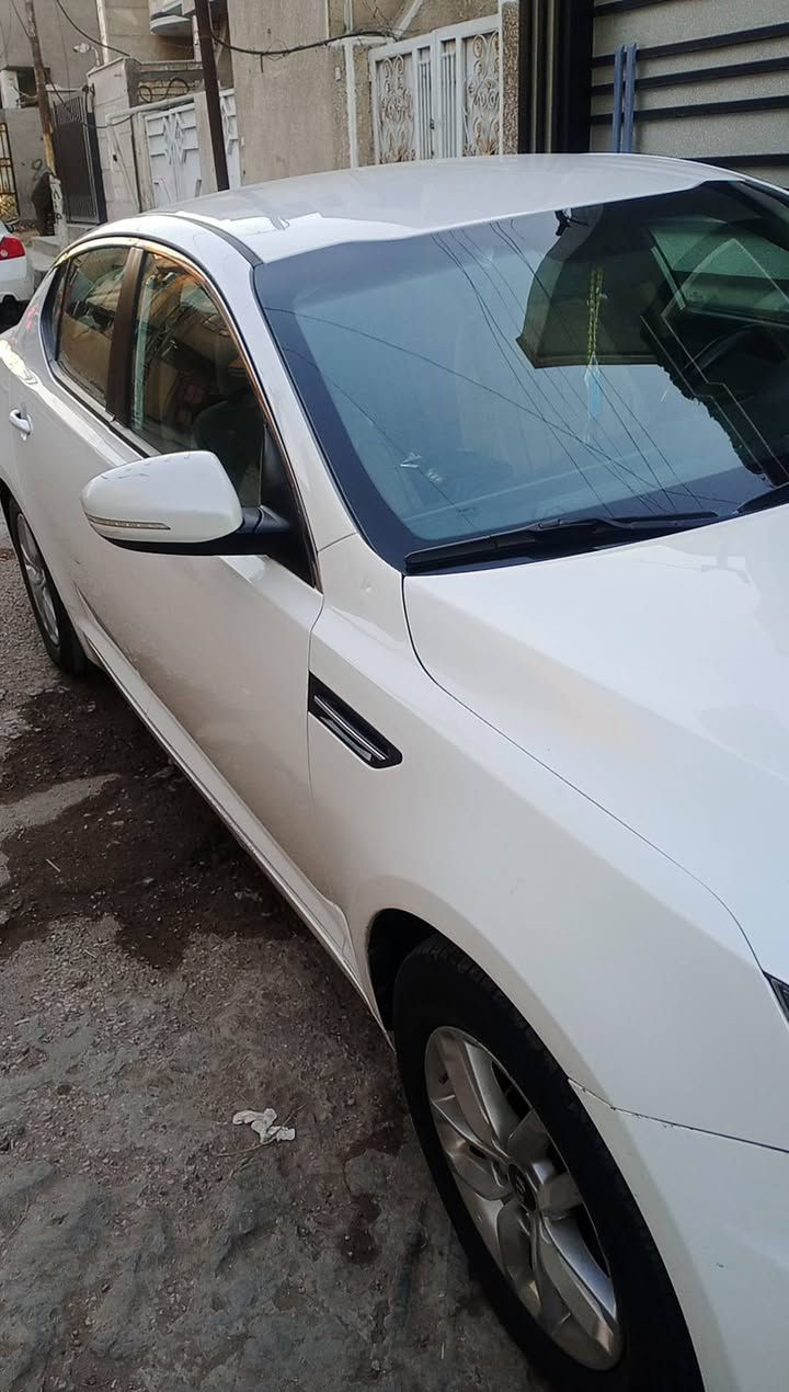 السلام عليكم...
كيا اوبتيما 2012 خليجي
محرك 2000 دوش...كير ومحرك خير من الله سياره كلش نضيفه 
الون ابيض صدفي والداخل بيجي واسود
السياره باسمي حرف..و..
بيه رصعه بخشم البنيد كد 4اصابع...
وشخط باب السائق  والجاملغ مصبوغ للنص بدون معجون...
مكاني بغداد حي الشباب 
السعر..127$
وبيه مجال بسيط حك الجيه
***********
اتصل وتدلل
