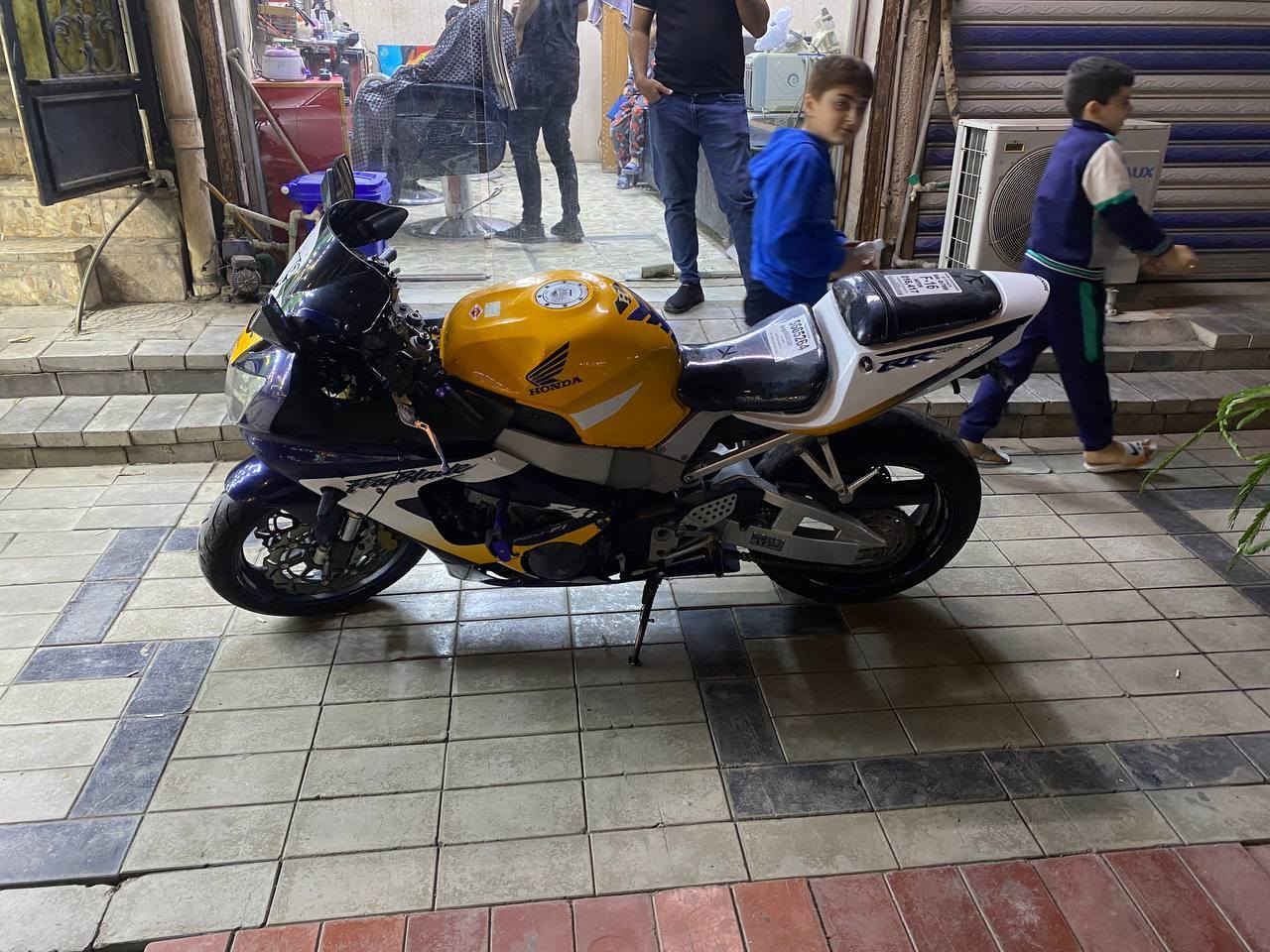 سلام عليكم بطح للبيع 929 وراق مكينه مكفوله جيب فتر شوفه دراجه سكيورتر 2004 السعر تفاصيله خاص رجاءن مو شراي لا تعبني العنوان ميسان دور نفط رقم الهاتف ***********
