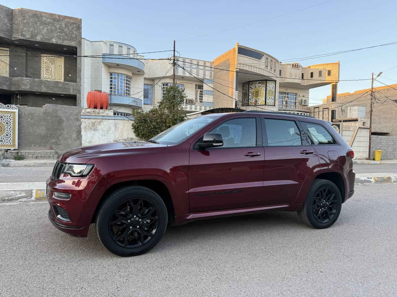 السلام عليكم
للبيع سيارة جيب فئة S خليجي وكالة هارلم موديل 2022 
رقم اربيل ومغلفة PPF بالكامل و مكفولة كفالة عامة لا شخط ولابارد ولا تبديل ولا صبغ حتى الدعاميات 
ماشية 40,000M جديدة وجاهزة بوضع الشركة فول مواصفات وبدون اي نقص 
1- رادار امامي + جانبي 
2- كشنات داخلي احمر 
3- بانوراما 
4- حساسات 
5- كاميرات 
6- اوتو بارك 
7- كشنات حار + ستيرن كهرباء 
معروفة مواصفات ال S الفول بدون أي نقص 
السعر 365 ورقة وسعر مناسب بالنسبة للمواصفات المذكورة 
رقم التواصل 
*********** 
***********
