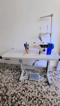 مكينه خياطه نضيفه البيع باسترالمكان بغداد الرائسه مقابل العبيدي 077094...