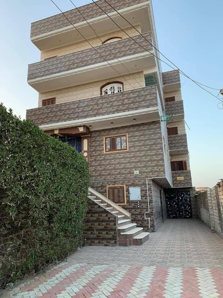 انا خلفه سيراميك مصري للتواصل *********** موجود في بغداد في الدوره
