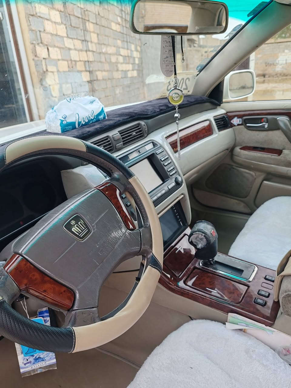 ملكه 2002 للبيع ٣ دكم ديفور الكبير لون صدفي رقم سليمانيه باسمي سيارة جاهزه من كلشي
***********
