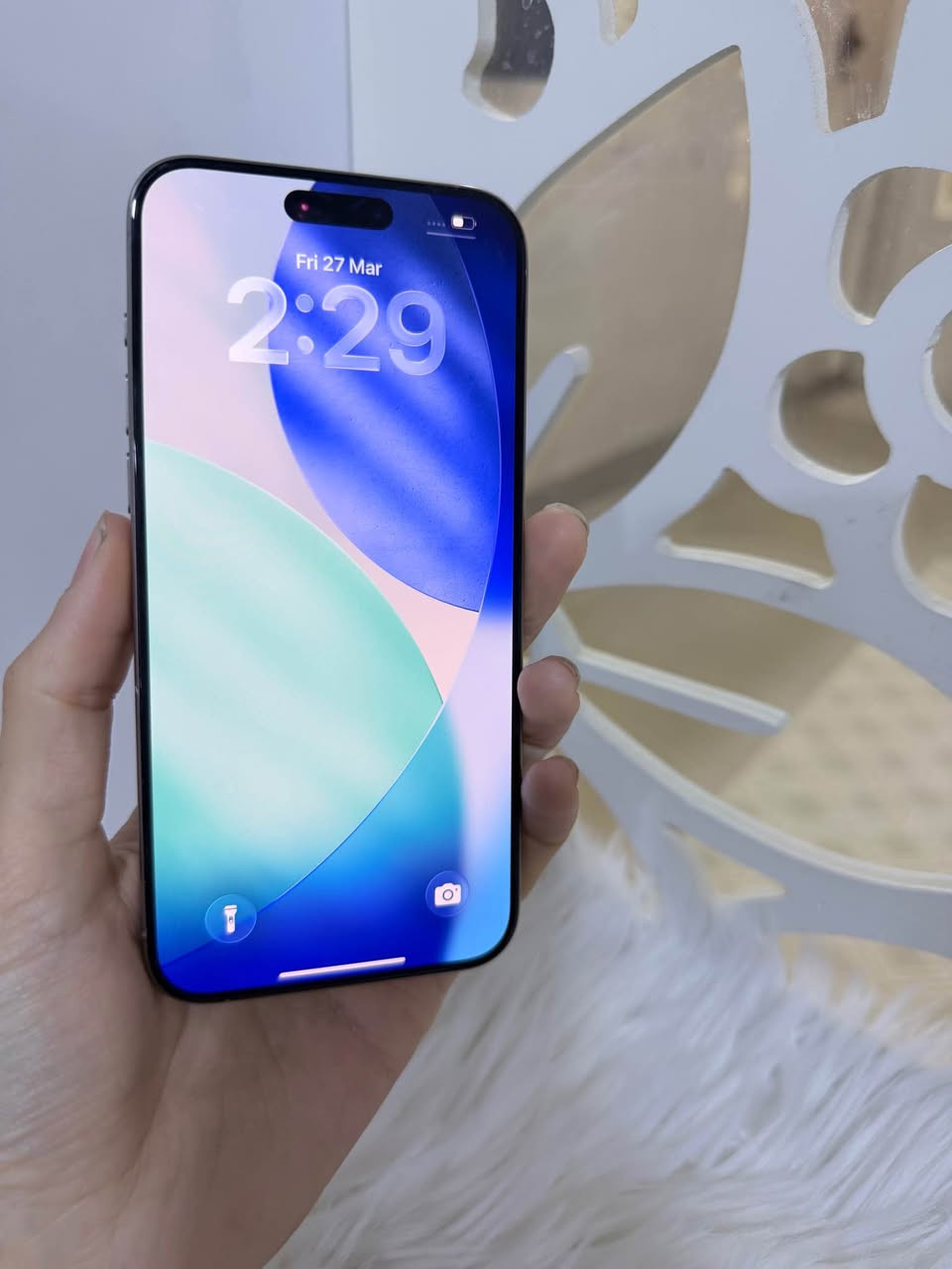 ئایفۆن ١٥ پڕۆ ماکس
زاکیرەی ٢٥٦ گێگا یەک سیم - ئی سیم
پاتری ٨٧ بە گشتی مۆبایلەکە خاوێنە
تەنها یەک درزی پشتی هەیە وەک لە وێنەکە دیارە
نرخی 610 دۆلار گەیاندن هەیە
ناونیشان - هەولێر قەڵاتی نوێ مۆبایلی هاوکار
ژمارە مۆبایل :- 📱 *********** أربيل, العراق
