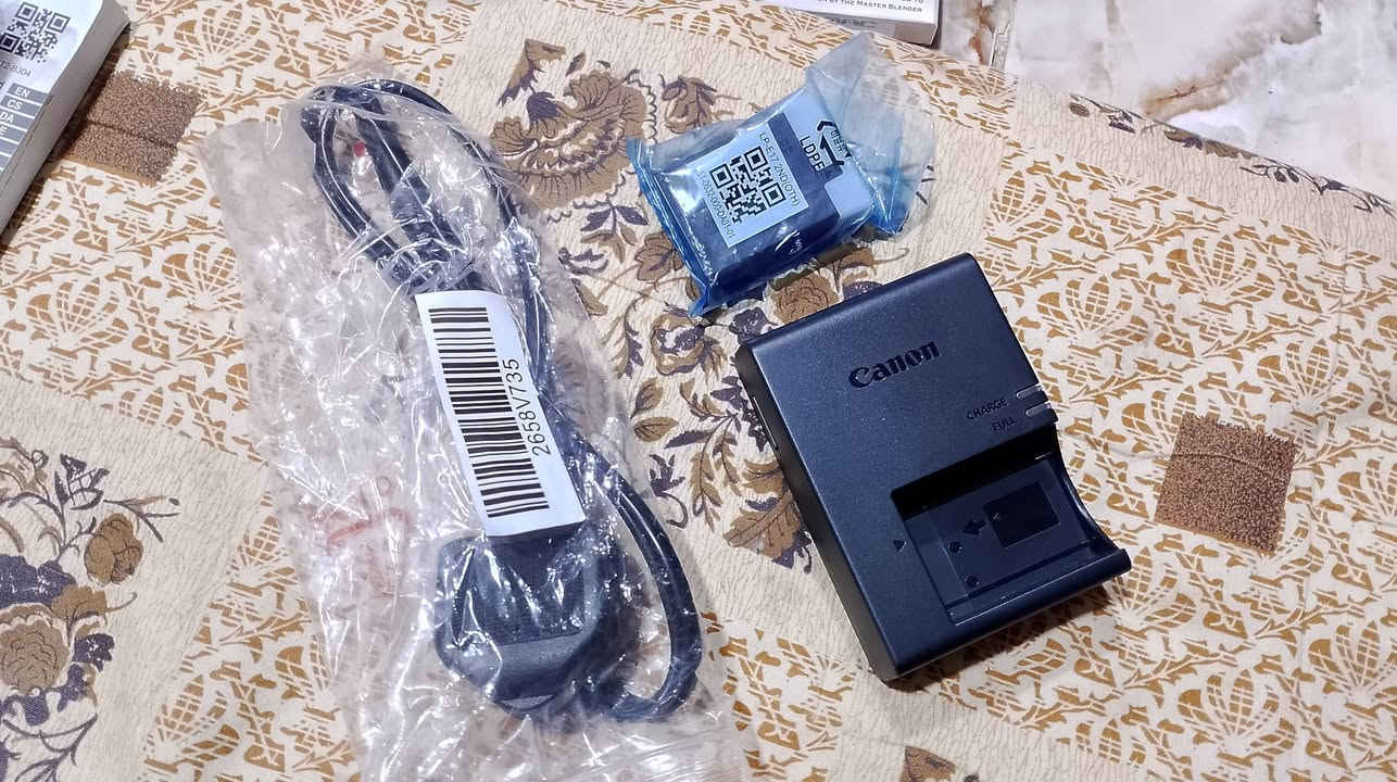 بسم الله الرحمن الرحيم
خوان كامره Canon Eos RP
المعروف لا يعرف  بمواصفات تجعلها مناسبة للهواة والمبتدئين الراغبين في الانتقال لمستشعرات الإطار الكامل:
المستشعر: CMOS بدقة 26.2 ميجا بكسل.
الفيديو: تدعم تصوير الفيديو بدقة 4K و Full HD 1080.
السرعة: قدرة على التصوير المتتابع حتى 5 إطارات في الثانية.
التركيز: نظام Dual Pixel CMOS AF للتركيز البؤري التلقائي السريع والدقيق.
الاتصال: تدعم تقنيات Wi-Fi و Bluetooth لنقل الصور والتحكم عن بُعد (مثل ما موجود بلصور) شاحنه سلك شاحن مع بطاريه للعلم مشحونه فقط ربع ساعه من اجل تشغيل الكامره مع الجسد +لا يوجد زوم الخبيرين يعرفون انو العدسه كت يعني مو بروفشنل لبروفشنل دايمن تشتريها وحدها يفهمون المصورين قصدي
ملاحظه :الكامره جديده غير مستخدمه يعني الشتر صفر صفر الزر التصوير ما مضغوط ابد
السعر(950 الف)


**إذا كنت صاحب هذا الإعلان وتريد حذفه لأي سبب، رجاءا أرسل رسالة إلى الدعم الفني**