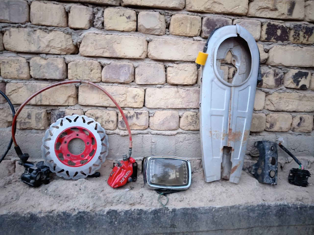 سلام عليكم للبيع شاصي 4گير ويا غراضه گدام عينك  2وياله ومقدم دسك وضفيره بدون محرك سعر خاص مكانه نجف قضاء المشخاب رقم الهاتف ***********
