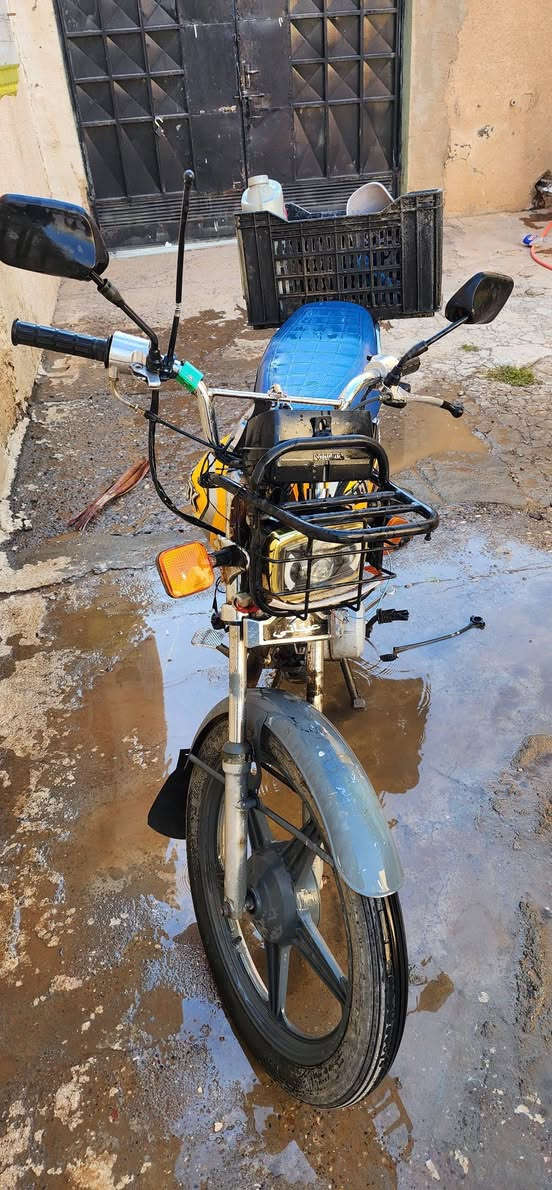 للبيع اربع كير المحرك مفتوح مبدل بي كرنك جديد دراجه خير من الله يومه اروح بيه لجامعه تكريت وارجع سعره ٢٦٠وبيه مجال ***********
