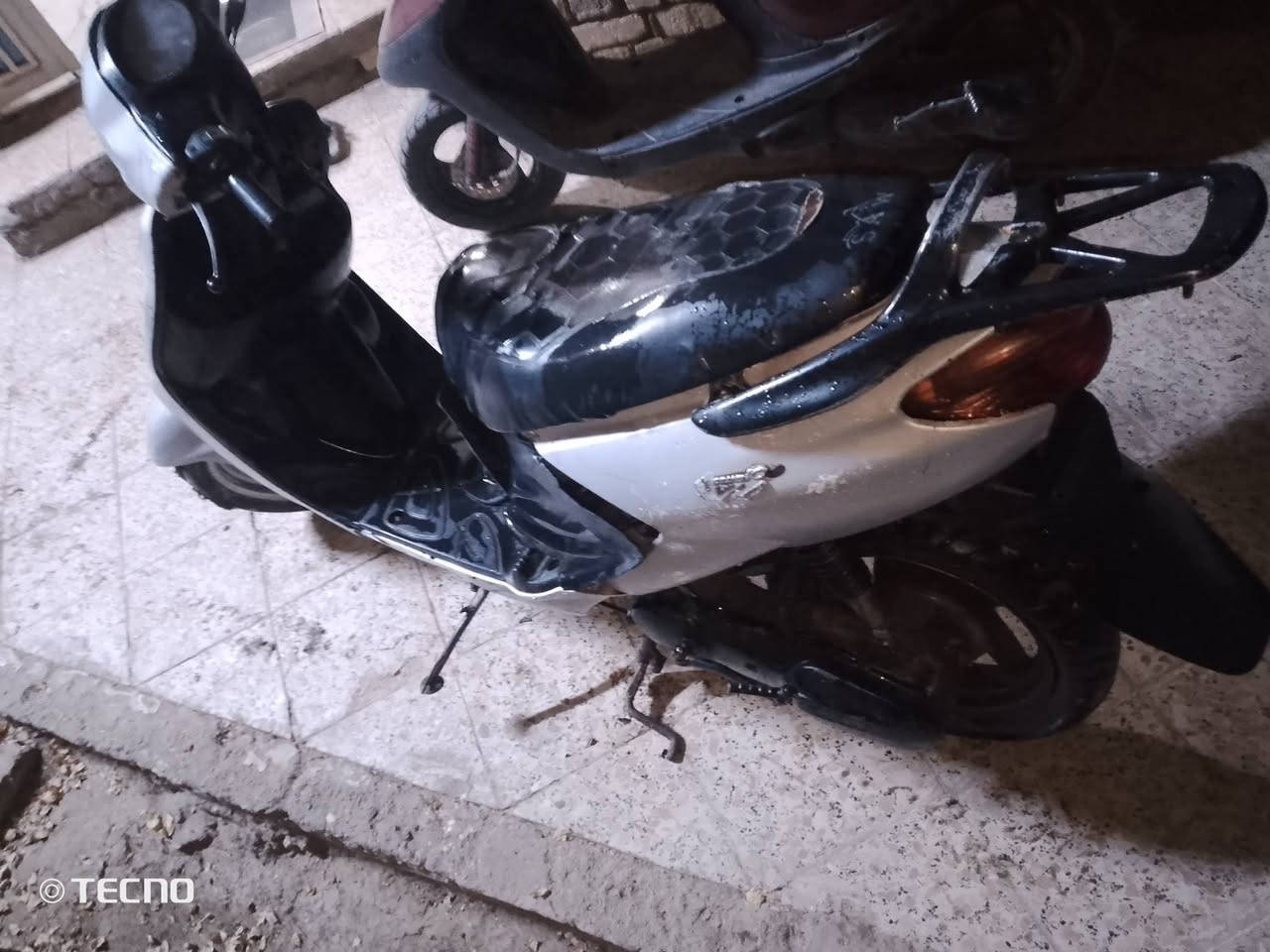 السلام عليكم
دراجه اكزز للبيع جا امشي بيهه وطفت ماادري شنو عطلهه سعرهه 130


**إذا كنت صاحب هذا الإعلان وتريد حذفه لأي سبب، رجاءا أرسل رسالة إلى الدعم الفني**