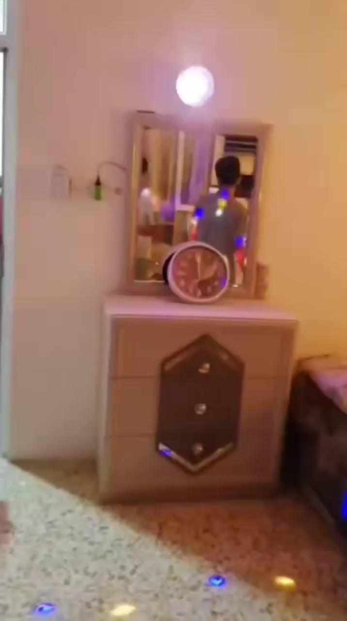 ‏ غرفة تركية فخامة ضخمة تركي استعمال قليل نظافة فول
متكونه من 7قطع  ...قطع نظيفه  ومرتبه فول الفول 🤗
وشامل دوشك طبي  والطبقة الطبية المفصولة  
واسفنج ضغط عالي...  كامل مع الغرفة يجي  للتختين 
وضمان 5سنوات واكثر....  تواصل وماتخسر  غرفه جديد ونظافه فول  
شد مجاني...  نقل عليك...   ابيعها مليون 300وبيها مجال 
للاستفسار والتواصل على. هذا الرقم 
771 406 3500 
والتوصل عبر الواتساب 
***********
