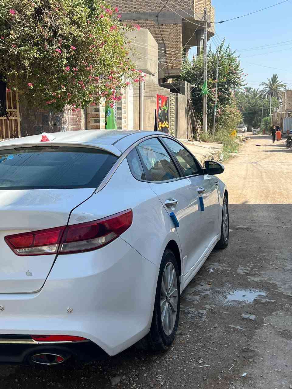 سلام عليكم 
سياره للبيع اوبتيما موديل 2016
بجم `19
رقم ذي قار بسمي 
سنويه ماصاقطه 
محركه 2400
وارد امريكي 
ضربته بل امام خفيفه بنيد مبدل 
وضربته منه الخلف جاملغ خفيفه ومخاوي بل صبغ البيبان بنفس الصفحه سياره جاهزه من كلشي 
محركه عله ايدي مجفت تجفيت جديد 
مواصفاته شاشه كبيره 
كامره خلفيه اشاير بل مري
حساسات خلفيه 
تحكمات 
تبريد ثلج 
طخم تاير جديد 
مكاني ناصريه قضاء النصر 
رقمي *********** بيه واتساب
