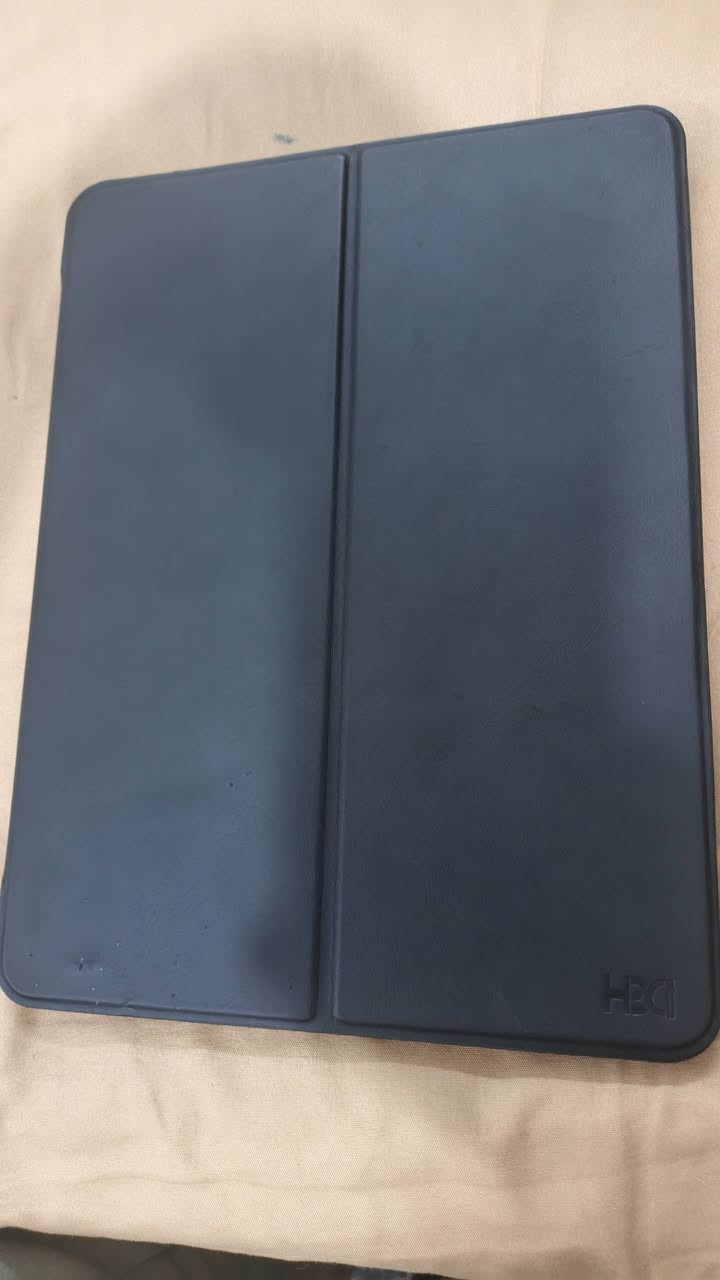 🔥 للبيع – iPad Air 2 (نسخة الشريحة) 64GB 🔥
📱 المواصفات: ✅ سعة تخزين: 64GB
✅ يدعم شريحة اتصال (Nano SIM) + Wi-Fi
✅ شاشة Retina قياس 9.7 إنش بدقة عالية
✅ معالج Apple A8X سريع وسلس
✅ بصمة Touch ID
✅ كاميرا خلفية 8MP
✅ كاميرا أمامية FaceTime HD
✅ بطارية ممتازة للاستخدام اليومي
✅ مناسب للدراسة، التصفح، مشاهدة الفيديو، والاجتماعات أونلاين.
📦 الجهاز نظيف وجاهز للاستخدام.
سعر 130 ا ألف 
***********
