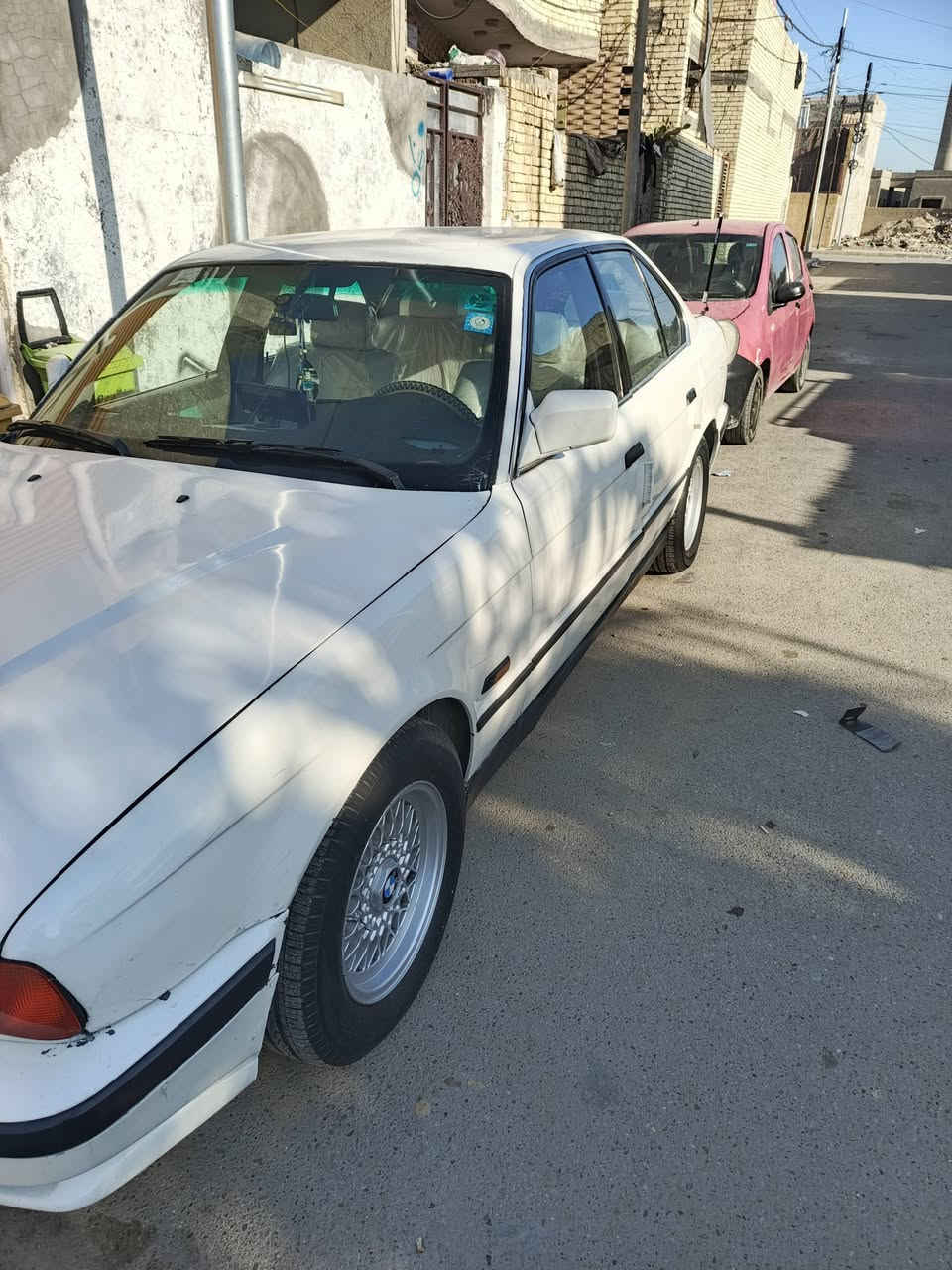 السلام وعليكم بي ام 535 مديل 91اصل السيارة جاهزة مكينه كير مصبوغة عام جماليه وارد ياباني تخم تاير ويل جدد ترايك للموصل اني اداوم بالموصل اروح وجي بيهه تبريد شغال رقم بغداد بسمي هزه جديدة سعرها 48ورقه  رقم تلفوني *********** مكانها بغداد حي اور
